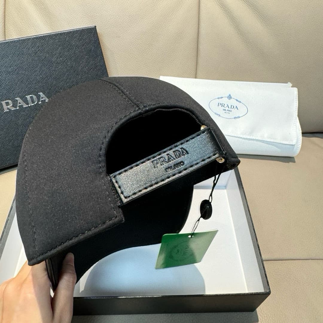 C29851 Baggy cloth bag, Prada new model baseball cap. Embroidered logo. Customized by 1:1. Original pure cotton fabric + top-grade cowhide material. Lightweight and breathable! Excellent quality. Basic head circumference: 56. Adjustable clip. — image 7