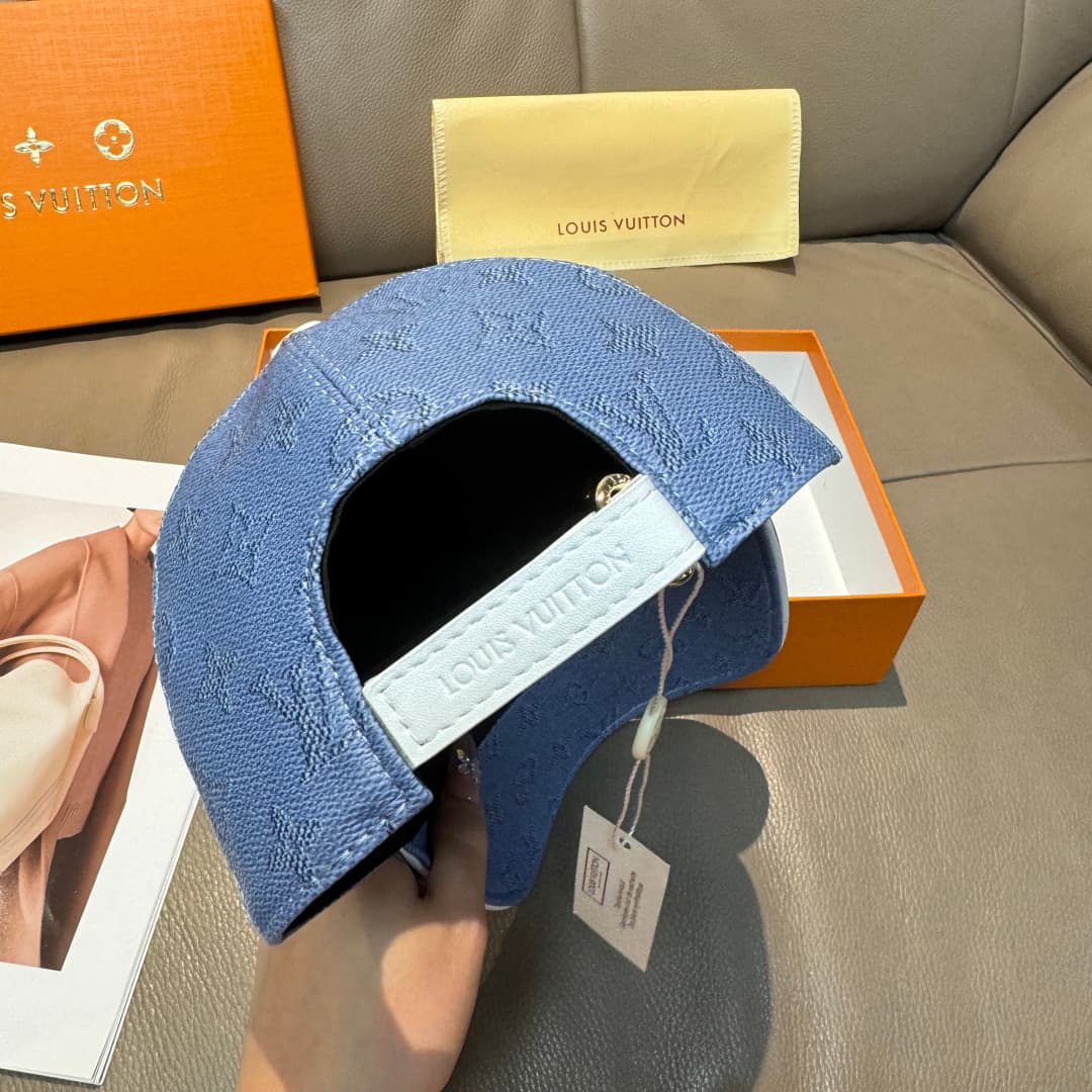 C29850 It comes with a packaging bag. It’s a classic LV baseball cap, featuring classic monogram patterns. It is custom-made according to the model 1:1. The cap is made of PU leather and top-grain cowhide for edge finishing. It is in extremely high demand — image 8