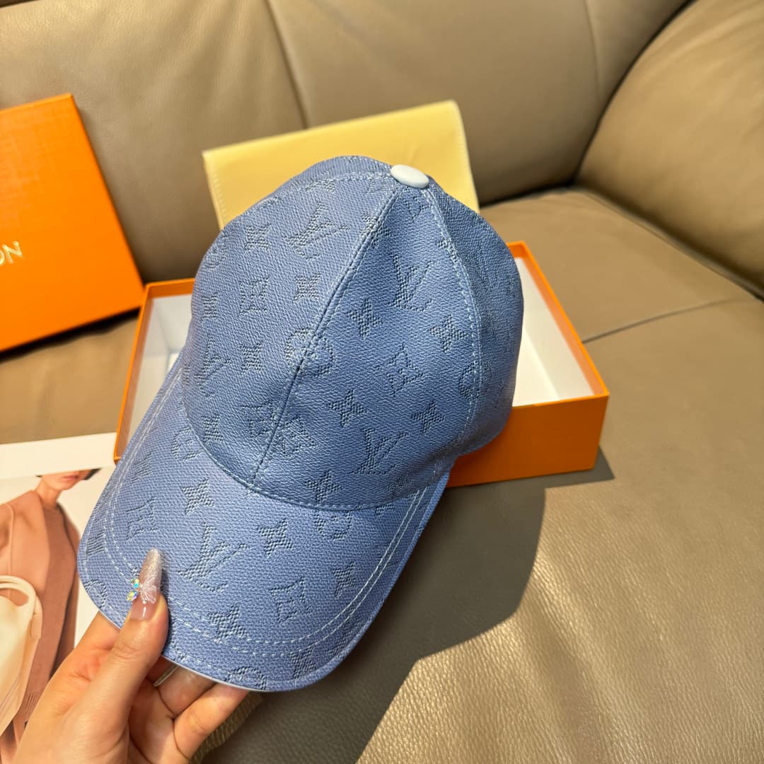 C29850 It comes with a packaging bag. It’s a classic LV baseball cap, featuring classic monogram patterns. It is custom-made according to the model 1:1. The cap is made of PU leather and top-grain cowhide for edge finishing. It is in extremely high demand — image 4
