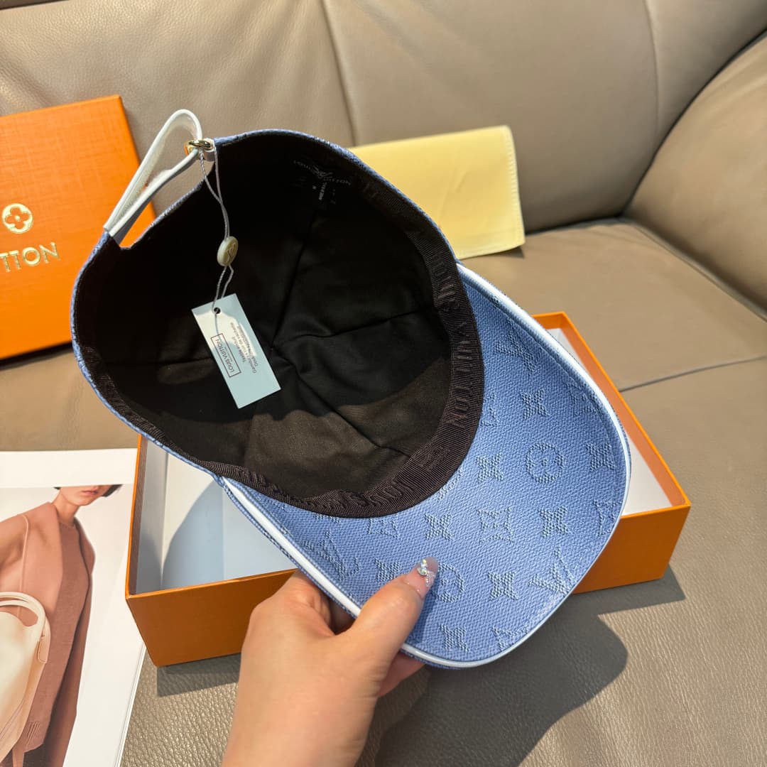 C29850 It comes with a packaging bag. It’s a classic LV baseball cap, featuring classic monogram patterns. It is custom-made according to the model 1:1. The cap is made of PU leather and top-grain cowhide for edge finishing. It is in extremely high demand — image 6