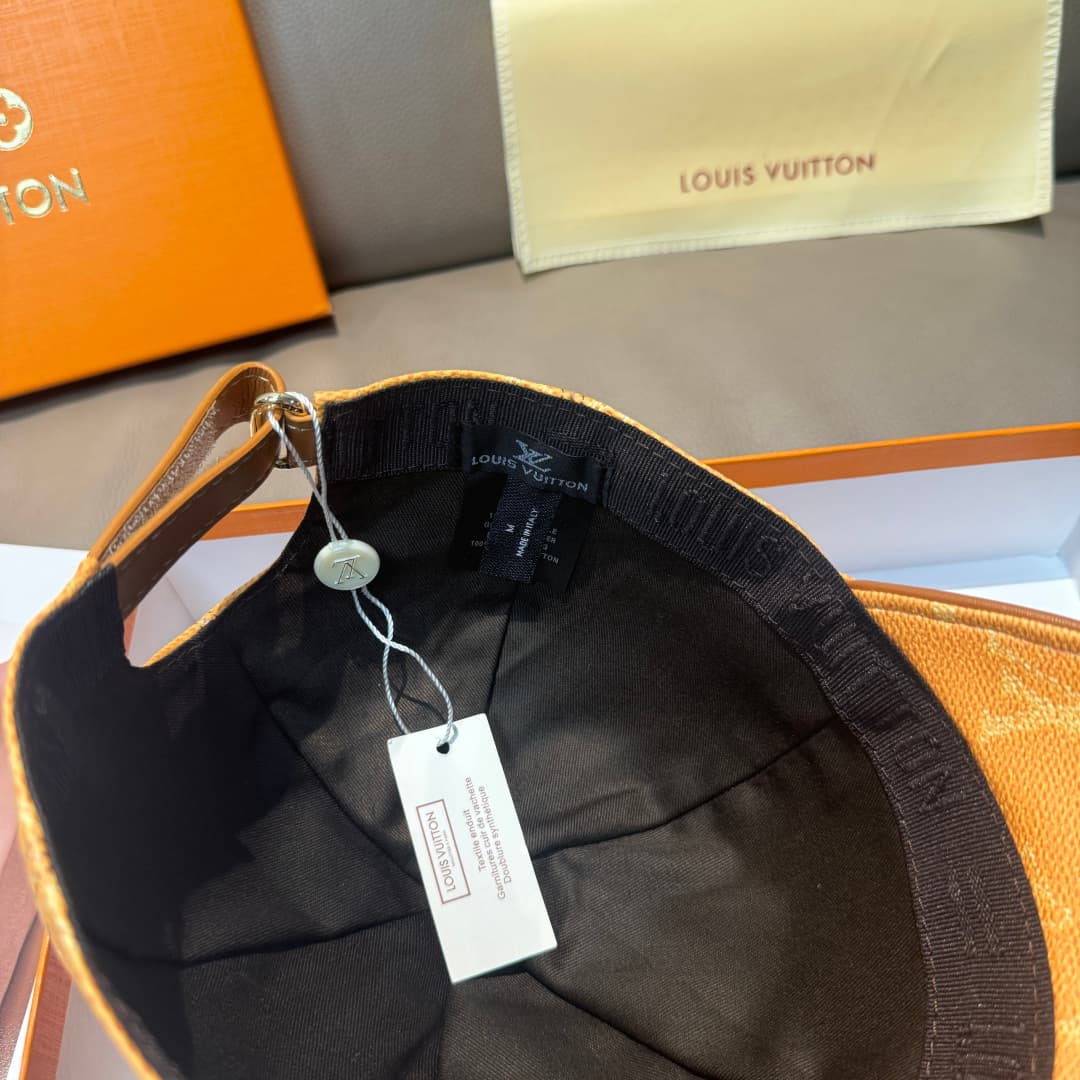 C29849 It comes with a packaging bag. It’s a classic LV baseball cap, featuring classic monogram patterns. It is custom-molded and produced on order; the PU leather and first-grade cowhide edges provide excellent quality. The basic head circumference is 5 — image 7