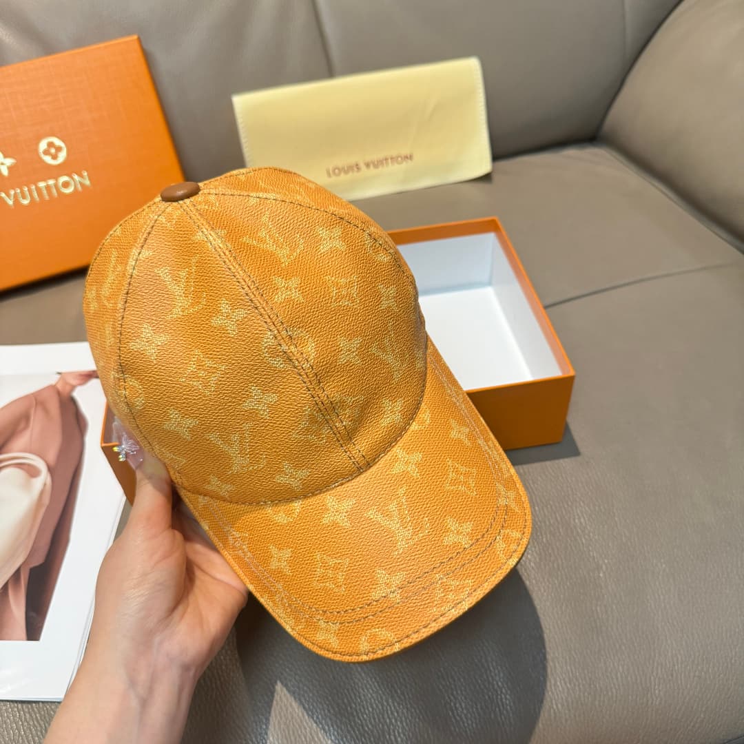 C29849 It comes with a packaging bag. It’s a classic LV baseball cap, featuring classic monogram patterns. It is custom-molded and produced on order; the PU leather and first-grade cowhide edges provide excellent quality. The basic head circumference is 5 — image 5