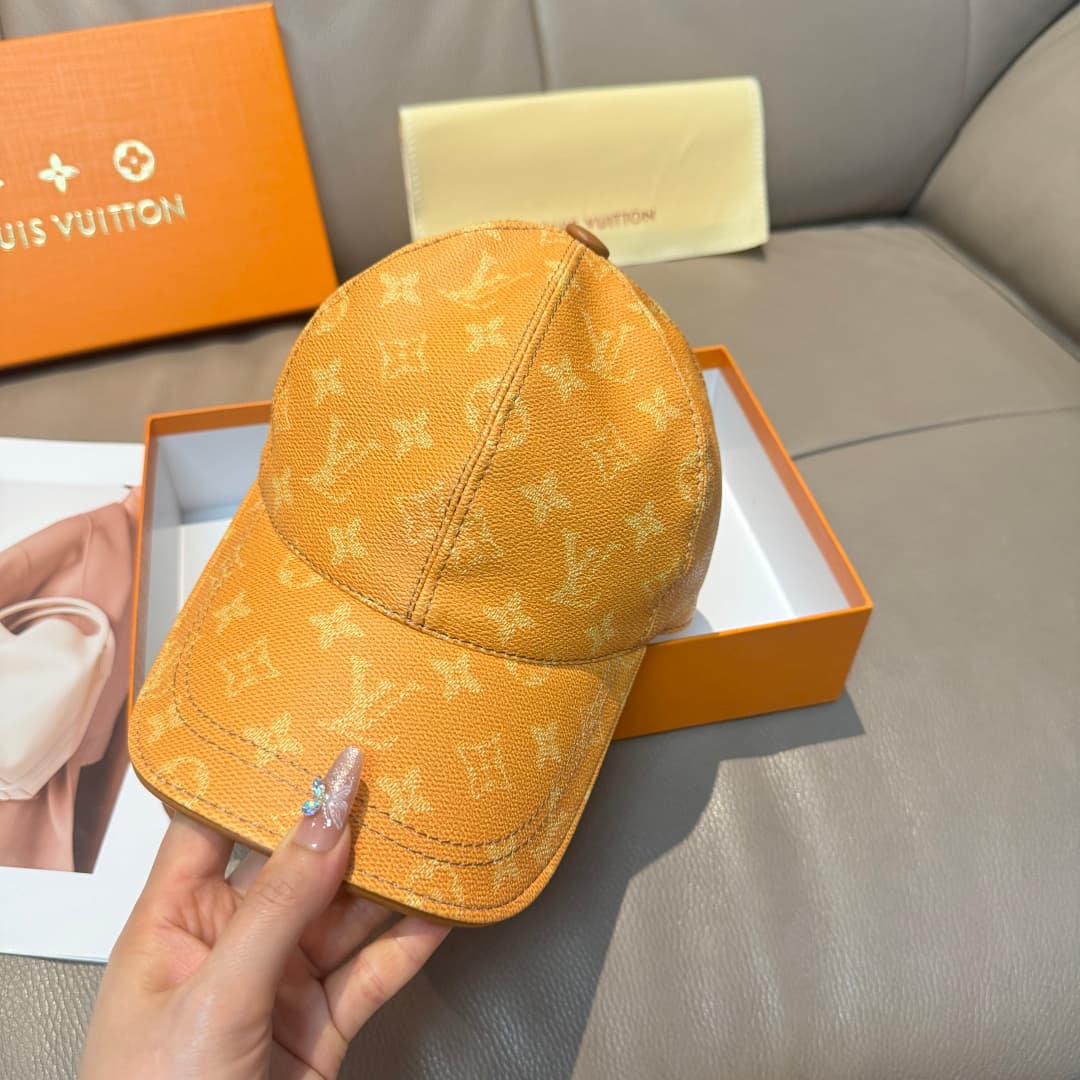 C29849 It comes with a packaging bag. It’s a classic LV baseball cap, featuring classic monogram patterns. It is custom-molded and produced on order; the PU leather and first-grade cowhide edges provide excellent quality. The basic head circumference is 5 — image 4
