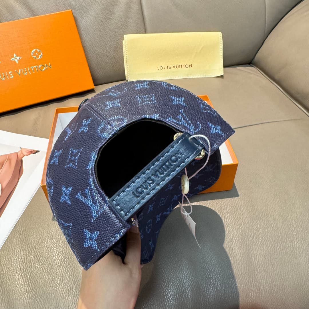 C29848 It comes with a packaging bag. It’s a classic LV baseball cap – featuring classic monogram patterns. It is custom-made according to the pattern 1:1. The cap is lined with PU leather and top-grain cowhide, and it’s in extremely high quality. The bas — image 8