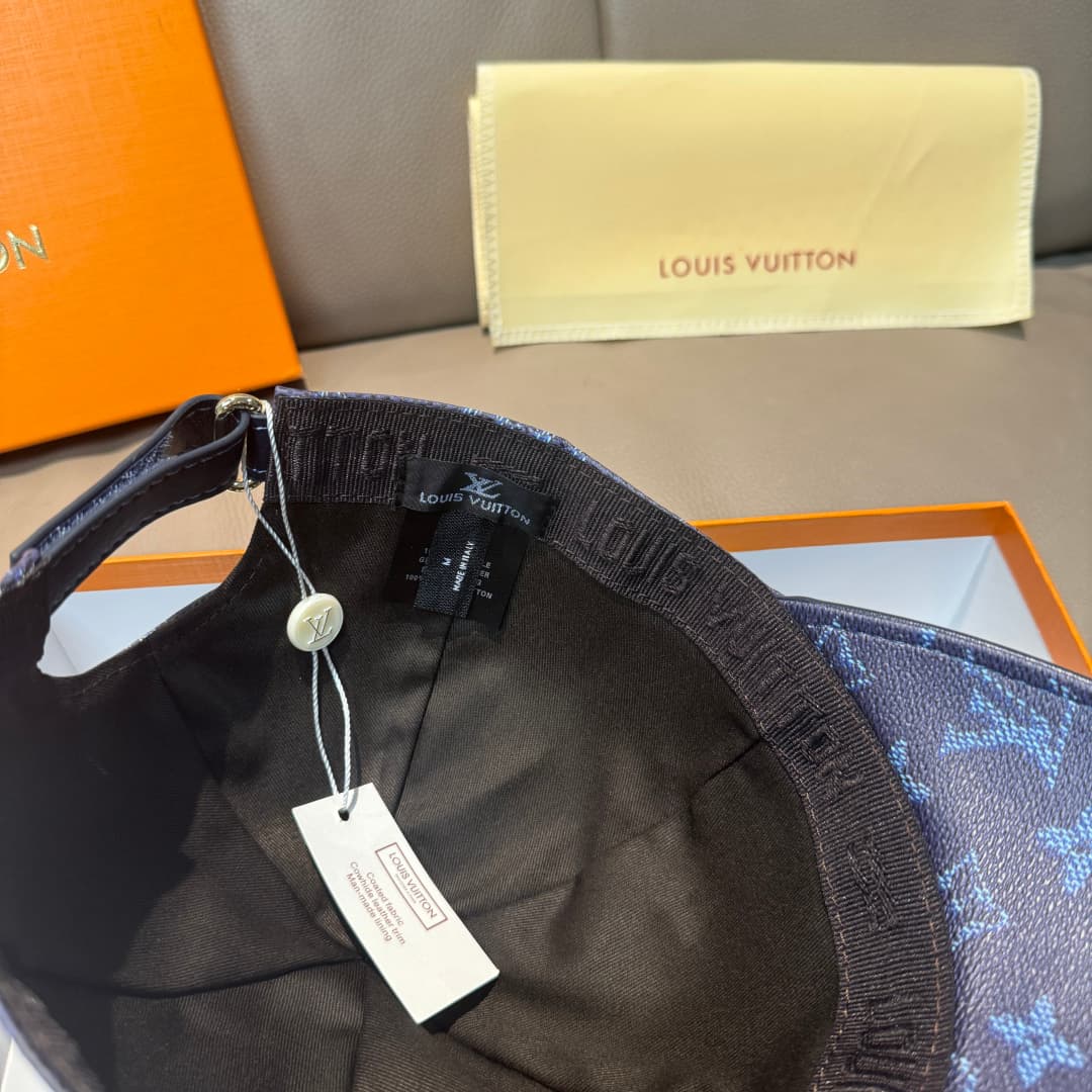 C29848 It comes with a packaging bag. It’s a classic LV baseball cap – featuring classic monogram patterns. It is custom-made according to the pattern 1:1. The cap is lined with PU leather and top-grain cowhide, and it’s in extremely high quality. The bas — image 7