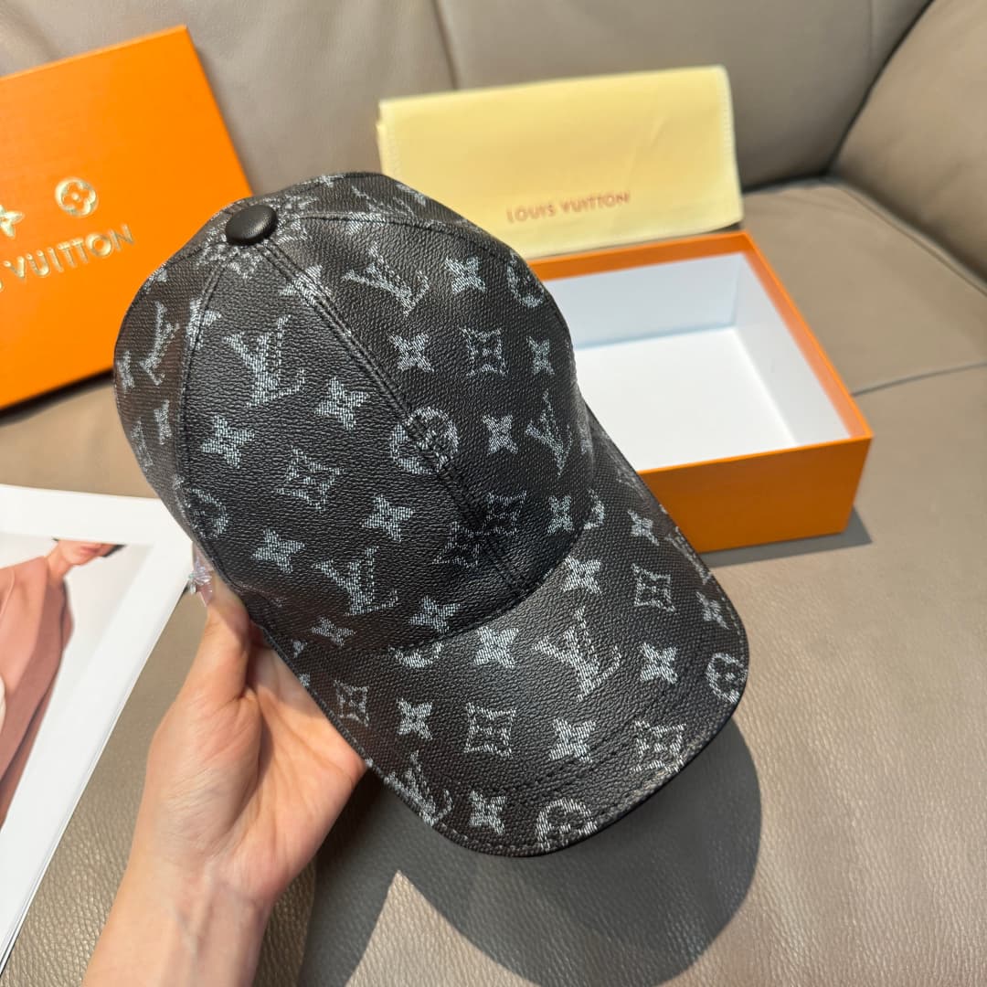 C29847 It comes with a packaging bag. It’s a classic LV baseball cap – featuring classic monogram patterns. It is custom-molded and produced on order; made of PU leather and top-grain cowhide for edge finishing. It’s in extremely high demand all year roun — image 3