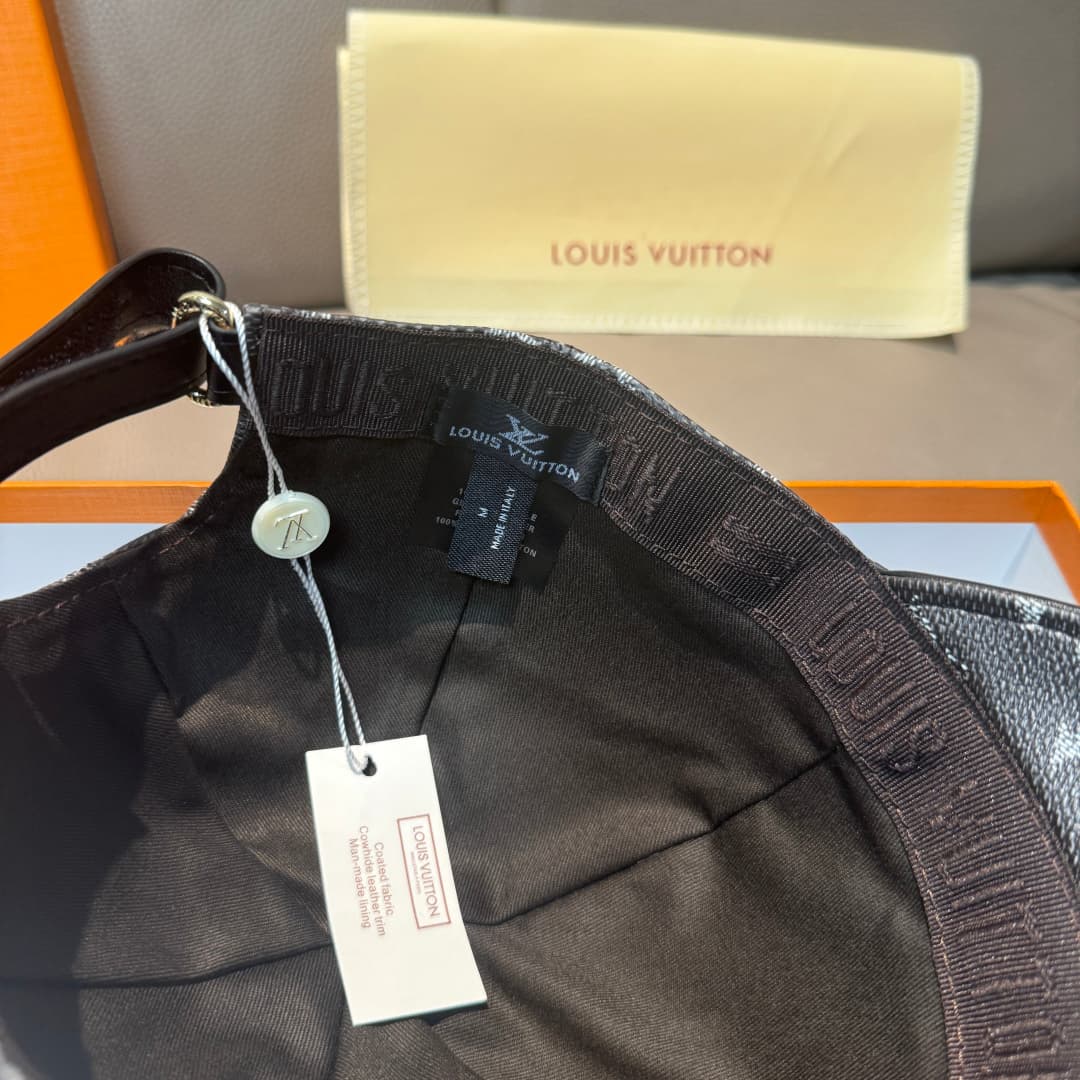 C29847 It comes with a packaging bag. It’s a classic LV baseball cap – featuring classic monogram patterns. It is custom-molded and produced on order; made of PU leather and top-grain cowhide for edge finishing. It’s in extremely high demand all year roun — image 7