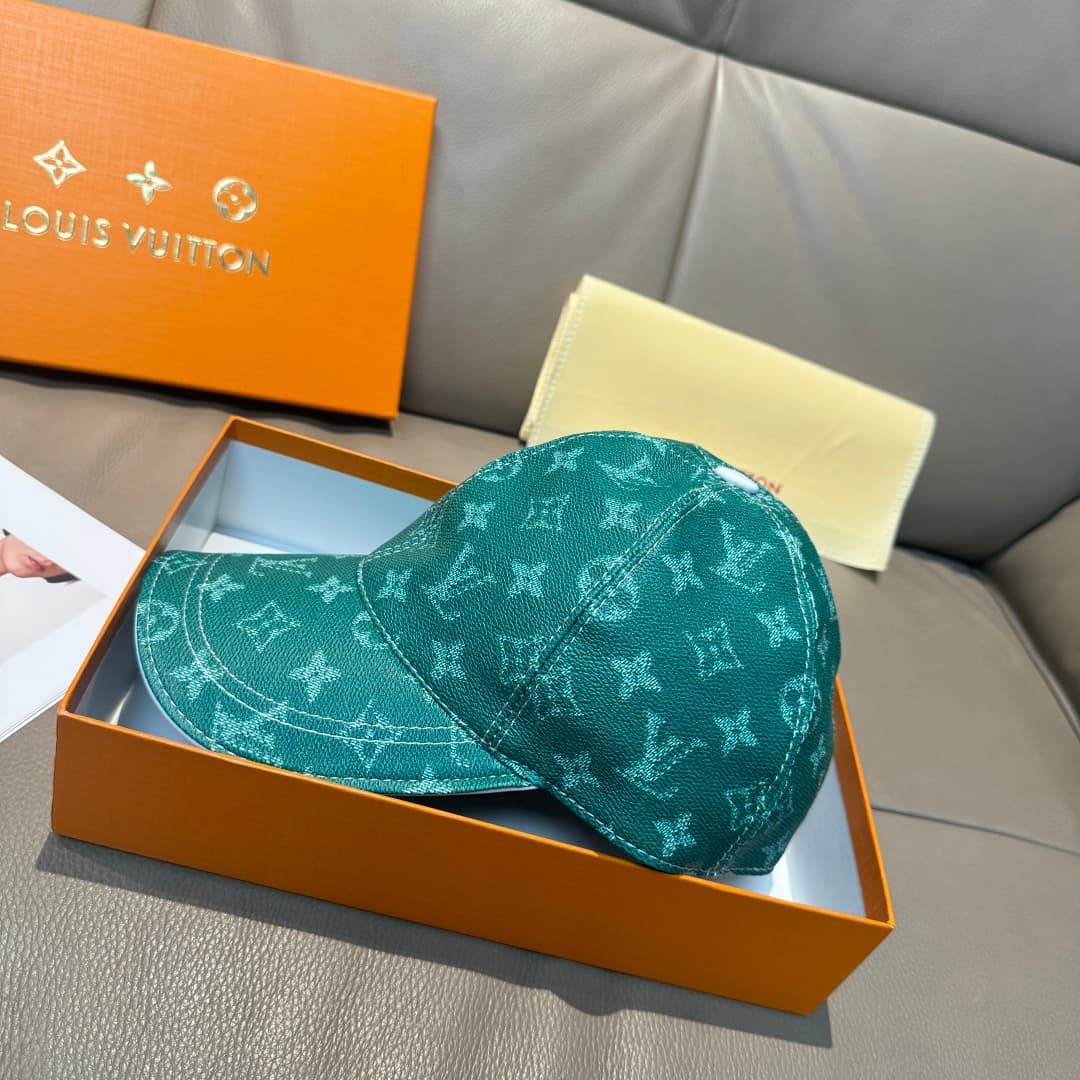 C29846 It comes with a packaging bag. It’s a classic LV baseball cap – featuring classic monogram patterns. It is custom-made according to the pattern 1:1. The cap is made of genuine PU leather and top-grain cowhide for edge finishing. It’s in extremely h — image 3