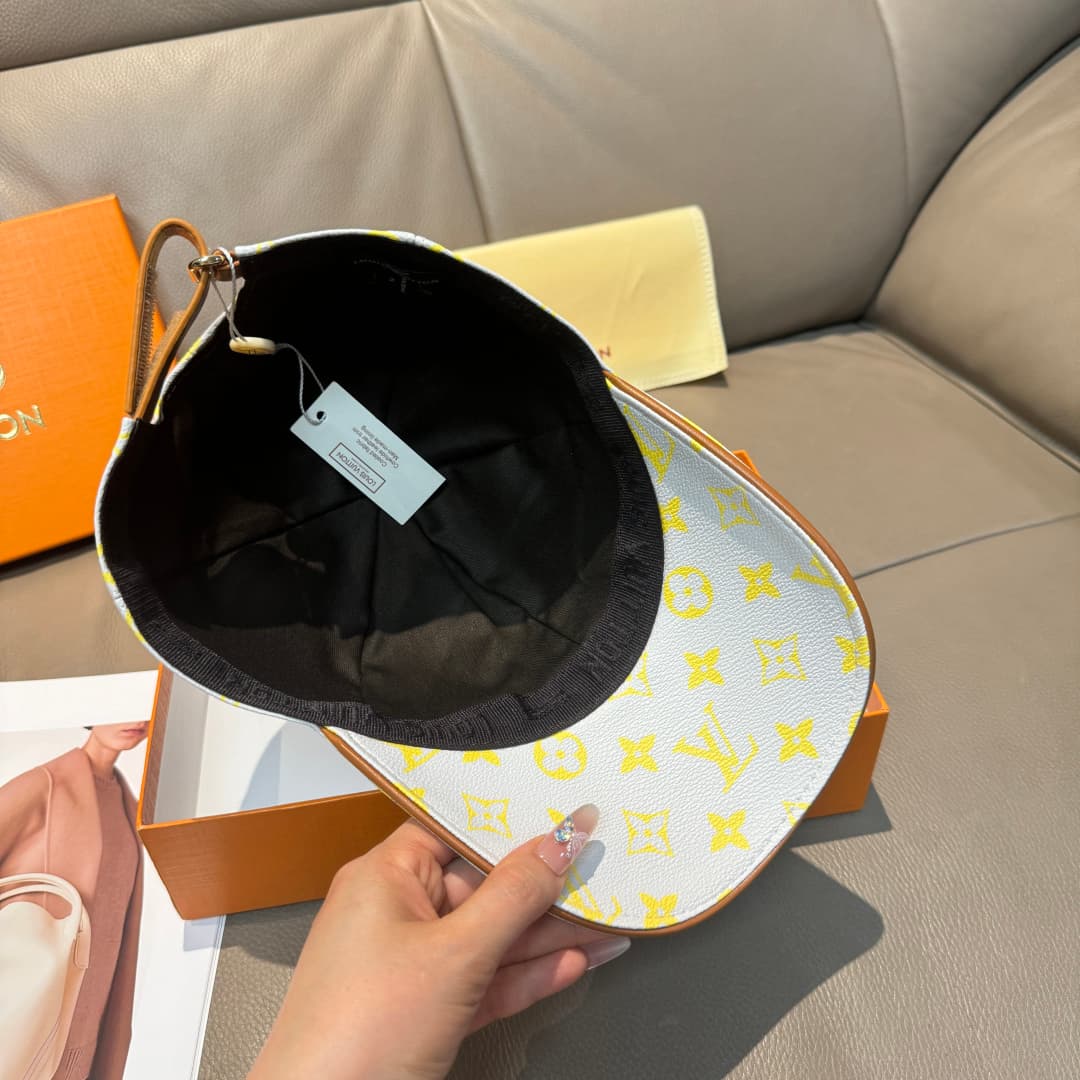 C29842 It comes with a packaging bag. It’s a classic LV baseball cap, featuring classic monogram patterns. It is custom-molded and customized according to the model 1:1. The edges are lined with genuine PU leather and top-grain cowhide. It is in extremely — image 6