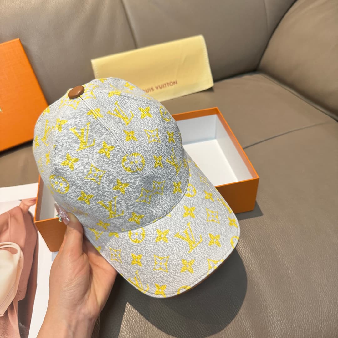 C29842 It comes with a packaging bag. It’s a classic LV baseball cap, featuring classic monogram patterns. It is custom-molded and customized according to the model 1:1. The edges are lined with genuine PU leather and top-grain cowhide. It is in extremely — image 4