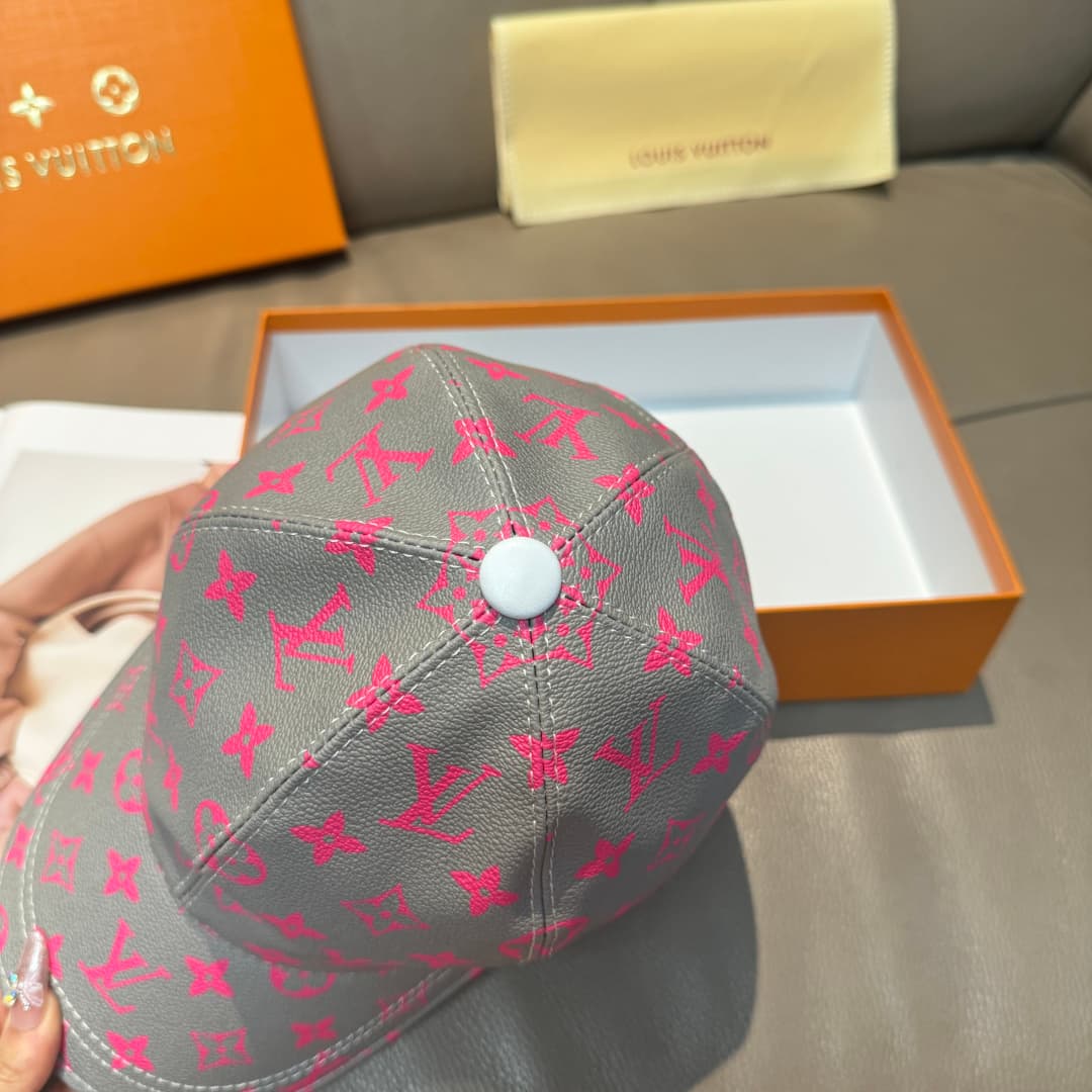 C29843 It comes with a packaging bag. It’s a classic LV baseball cap – featuring classic monogram patterns. It is custom-made according to the 1/ 1 design; the edges are lined with PU leather and first-grade cowhide. It is in extremely high demand through — image 5