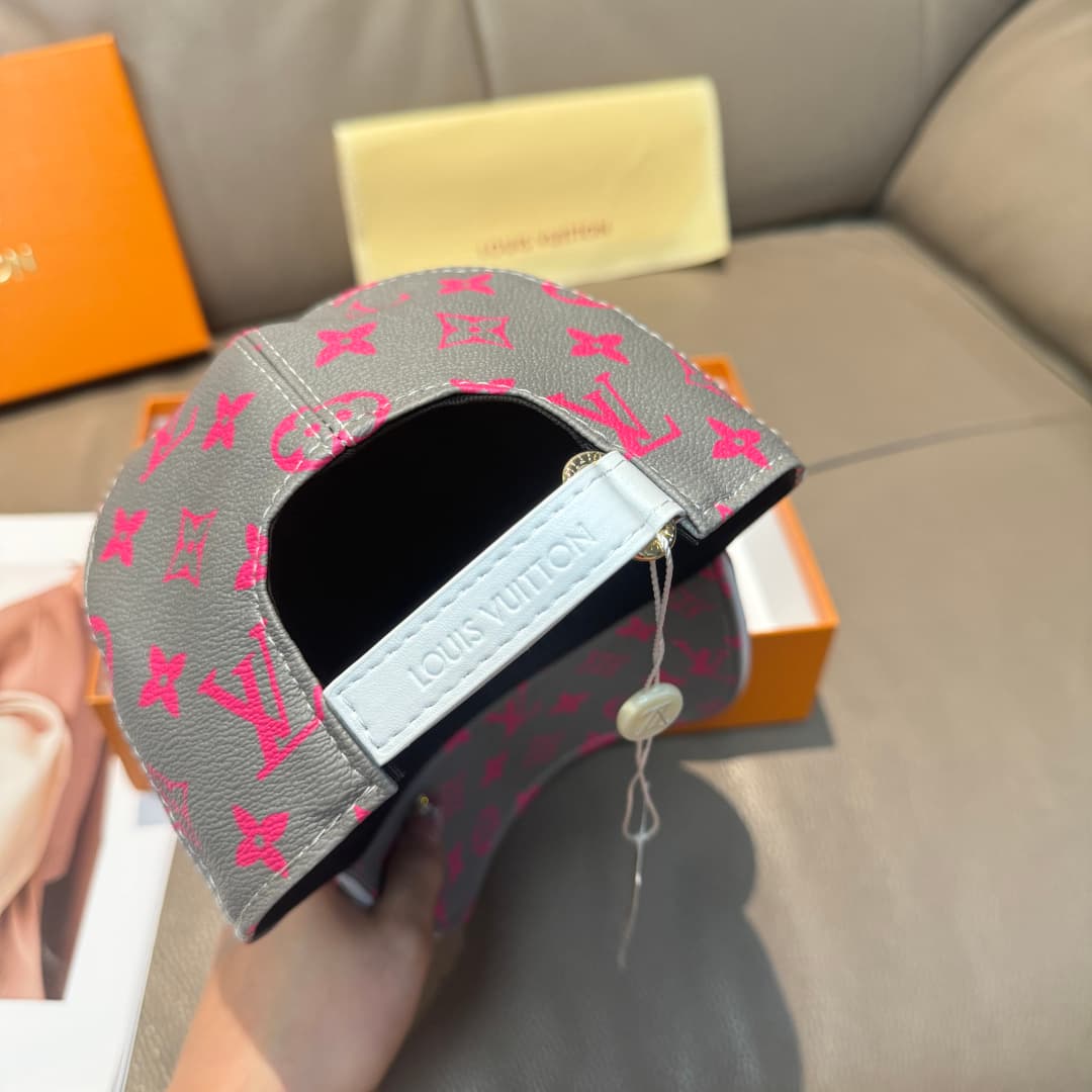 C29843 It comes with a packaging bag. It’s a classic LV baseball cap – featuring classic monogram patterns. It is custom-made according to the 1/ 1 design; the edges are lined with PU leather and first-grade cowhide. It is in extremely high demand through — image 8