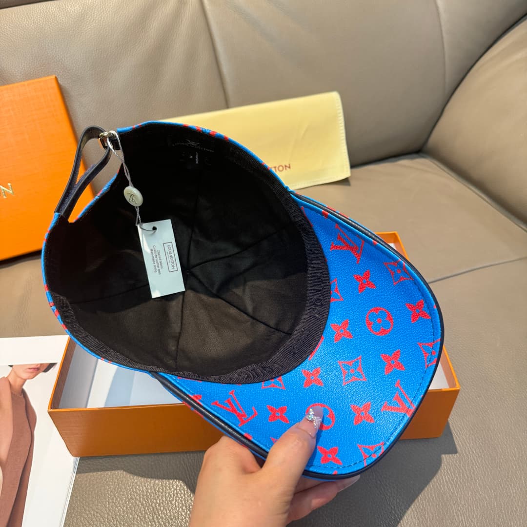 C29845 It comes with a packaging bag. It’s a classic LV baseball cap, featuring classic monogram patterns. It is custom-made according to the mold number 1:1. The cap is made of genuine PU leather and top-grain cowhide for edge trimming. It is in extremel — image 6