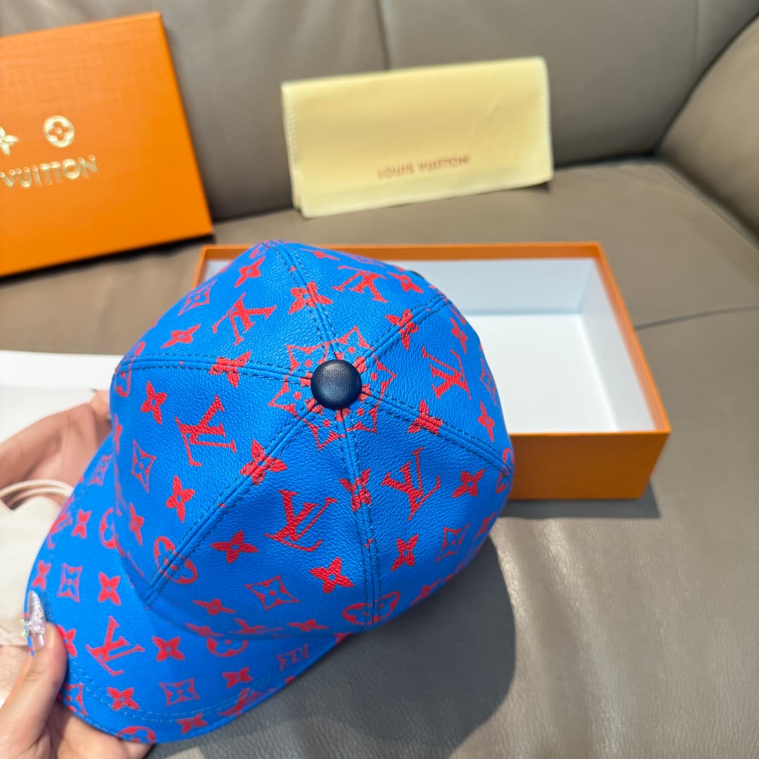 C29845 It comes with a packaging bag. It’s a classic LV baseball cap, featuring classic monogram patterns. It is custom-made according to the mold number 1:1. The cap is made of genuine PU leather and top-grain cowhide for edge trimming. It is in extremel — image 5