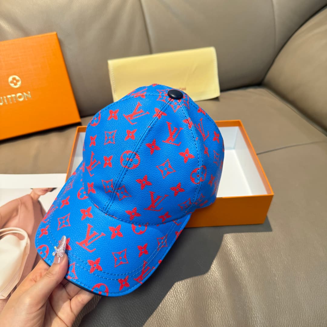 C29845 It comes with a packaging bag. It’s a classic LV baseball cap, featuring classic monogram patterns. It is custom-made according to the mold number 1:1. The cap is made of genuine PU leather and top-grain cowhide for edge trimming. It is in extremel — image 4