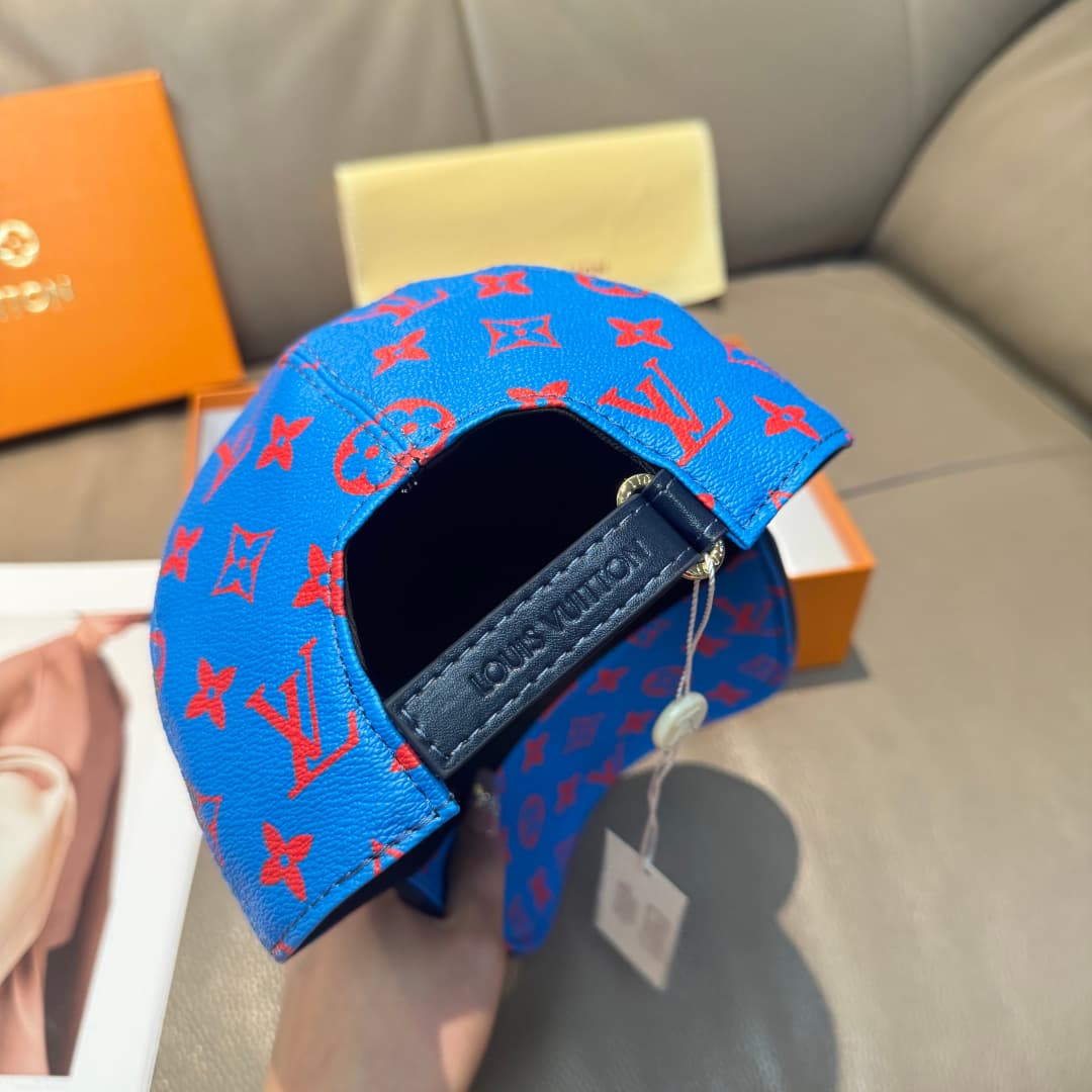 C29845 It comes with a packaging bag. It’s a classic LV baseball cap, featuring classic monogram patterns. It is custom-made according to the mold number 1:1. The cap is made of genuine PU leather and top-grain cowhide for edge trimming. It is in extremel — image 8