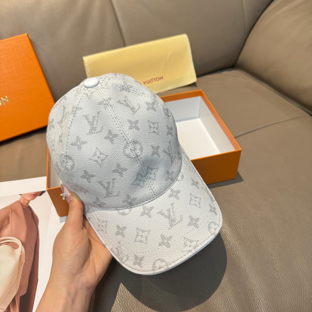 C29844 It comes with a packaging bag. It’s a classic LV baseball cap – featuring classic monogram patterns. It is custom-molded and designed by 1:1. The cap is lined with genuine PU leather and top-grain cowhide, and it’s in extremely high quality. The ba — image 4