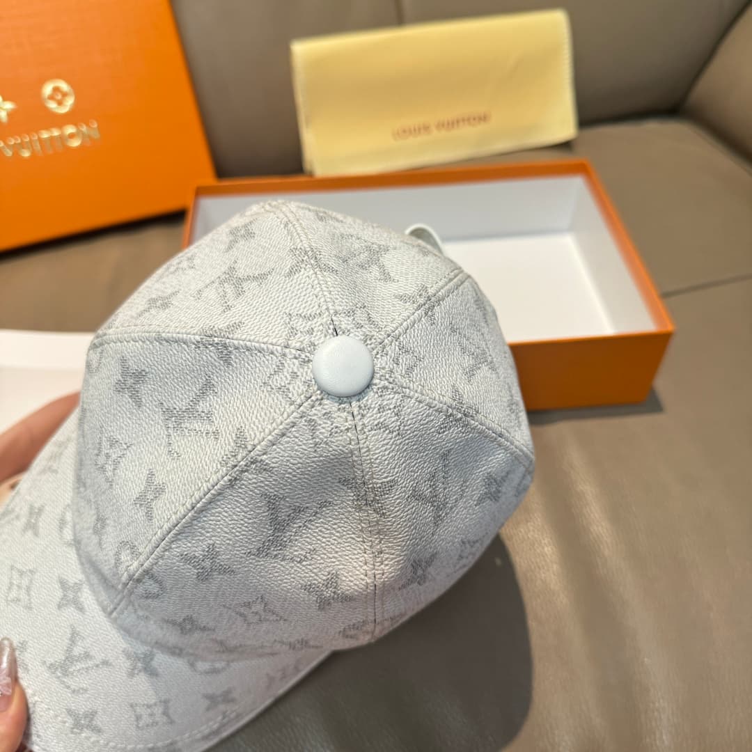 C29844 It comes with a packaging bag. It’s a classic LV baseball cap – featuring classic monogram patterns. It is custom-molded and designed by 1:1. The cap is lined with genuine PU leather and top-grain cowhide, and it’s in extremely high quality. The ba — image 6