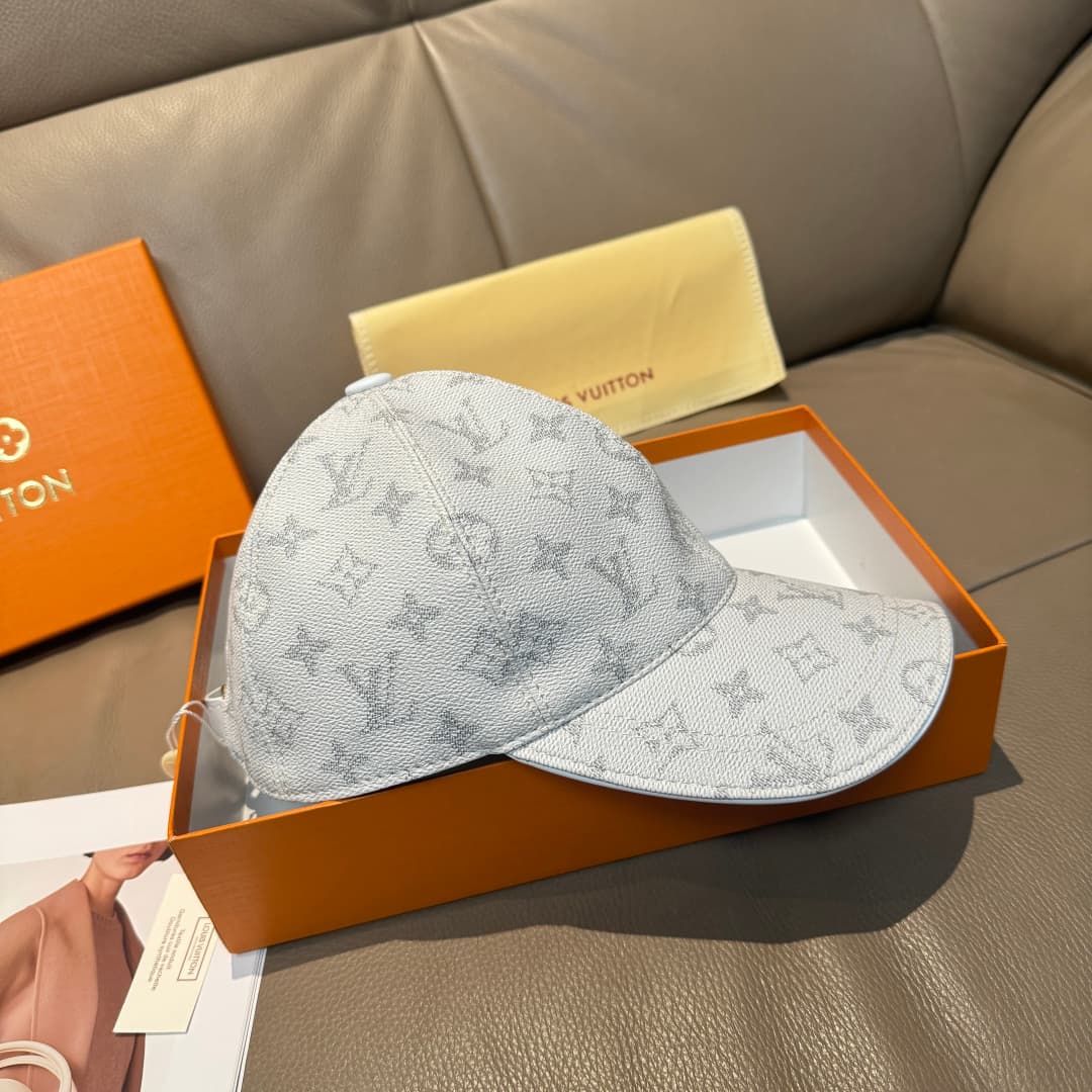 C29844 It comes with a packaging bag. It’s a classic LV baseball cap – featuring classic monogram patterns. It is custom-molded and designed by 1:1. The cap is lined with genuine PU leather and top-grain cowhide, and it’s in extremely high quality. The ba — image 3
