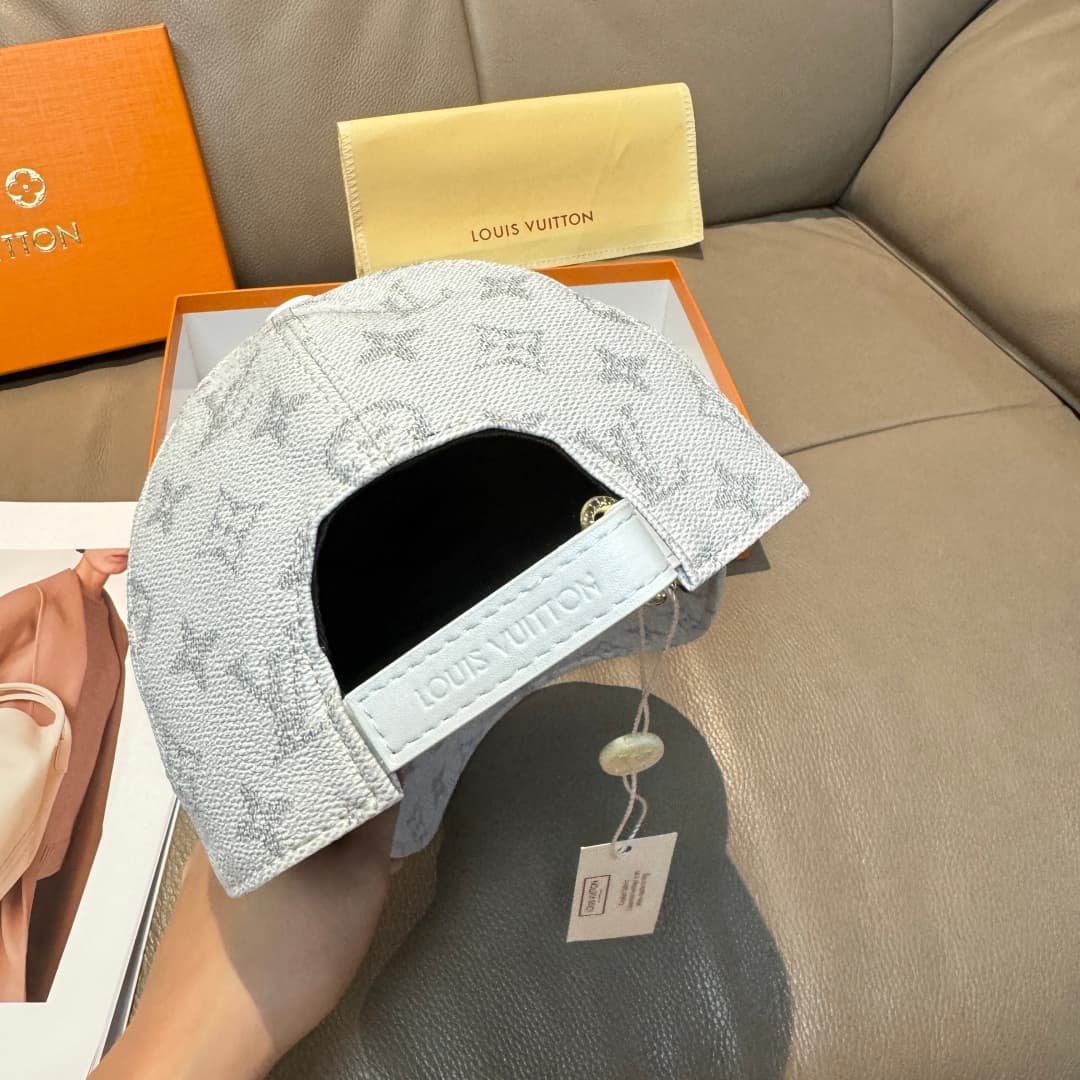 C29844 It comes with a packaging bag. It’s a classic LV baseball cap – featuring classic monogram patterns. It is custom-molded and designed by 1:1. The cap is lined with genuine PU leather and top-grain cowhide, and it’s in extremely high quality. The ba — image 8