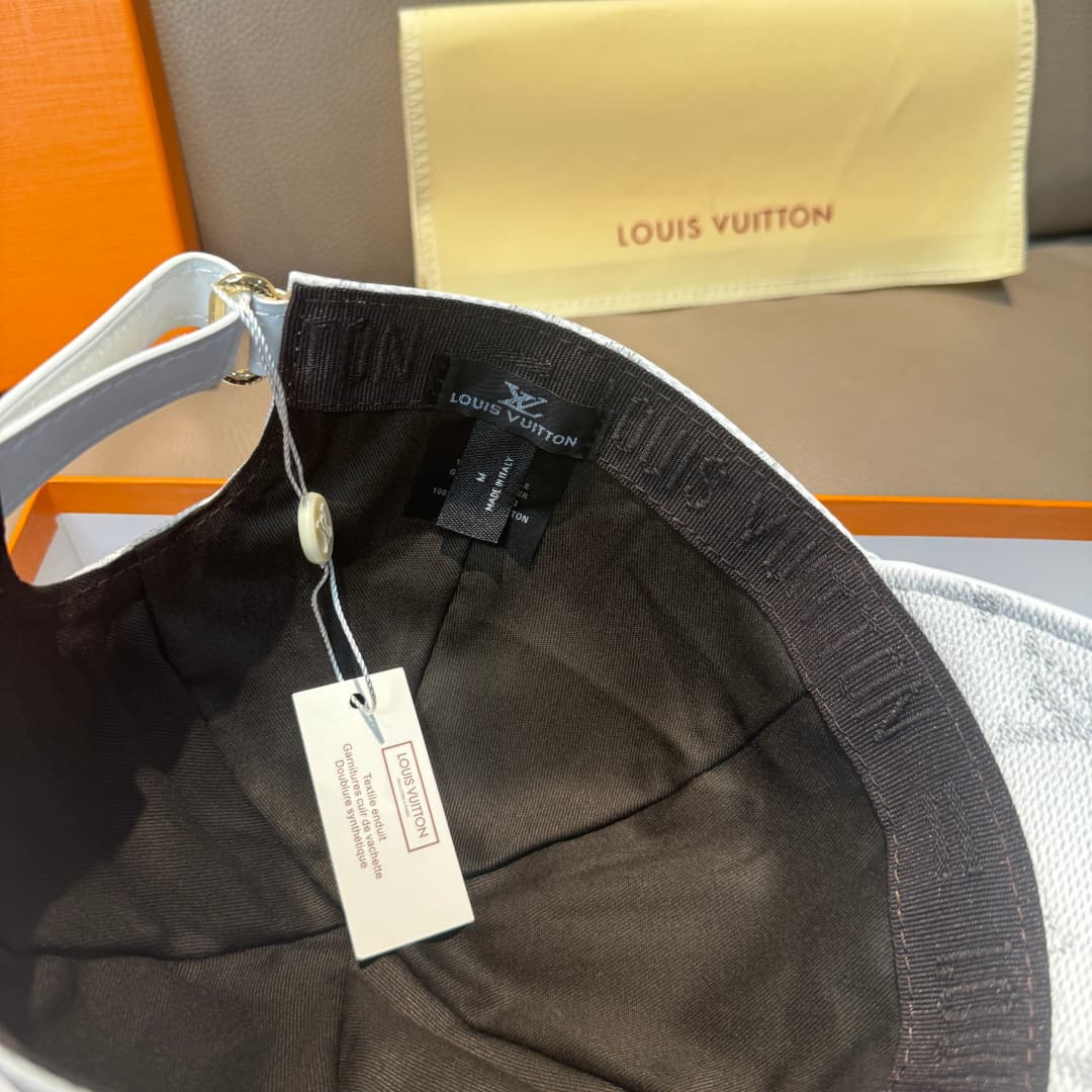 C29844 It comes with a packaging bag. It’s a classic LV baseball cap – featuring classic monogram patterns. It is custom-molded and designed by 1:1. The cap is lined with genuine PU leather and top-grain cowhide, and it’s in extremely high quality. The ba — image 7