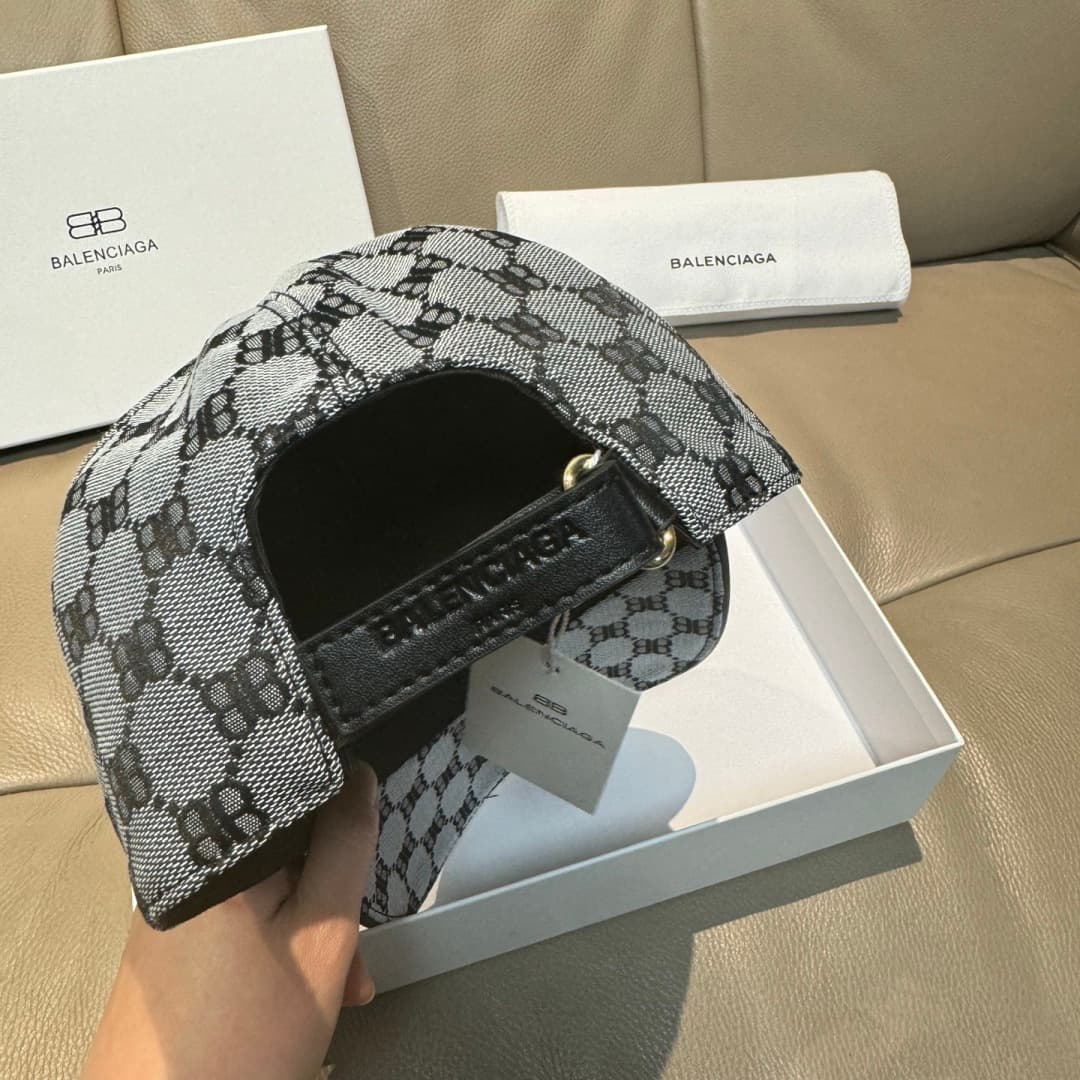 C29841 Bag-shaped hat, Balenciaga new model baseball cap. Custom-made by 1:1. Original canvas material + top-grade cowhide, with pure cotton lining. Lightweight and breathable, simple and elegant! Basic head circumference: 56. Adjustable clip, suitable fo — image 7