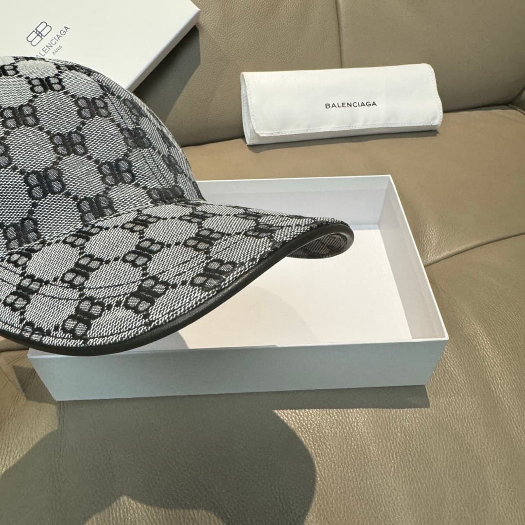 C29841 Bag-shaped hat, Balenciaga new model baseball cap. Custom-made by 1:1. Original canvas material + top-grade cowhide, with pure cotton lining. Lightweight and breathable, simple and elegant! Basic head circumference: 56. Adjustable clip, suitable fo — image 4
