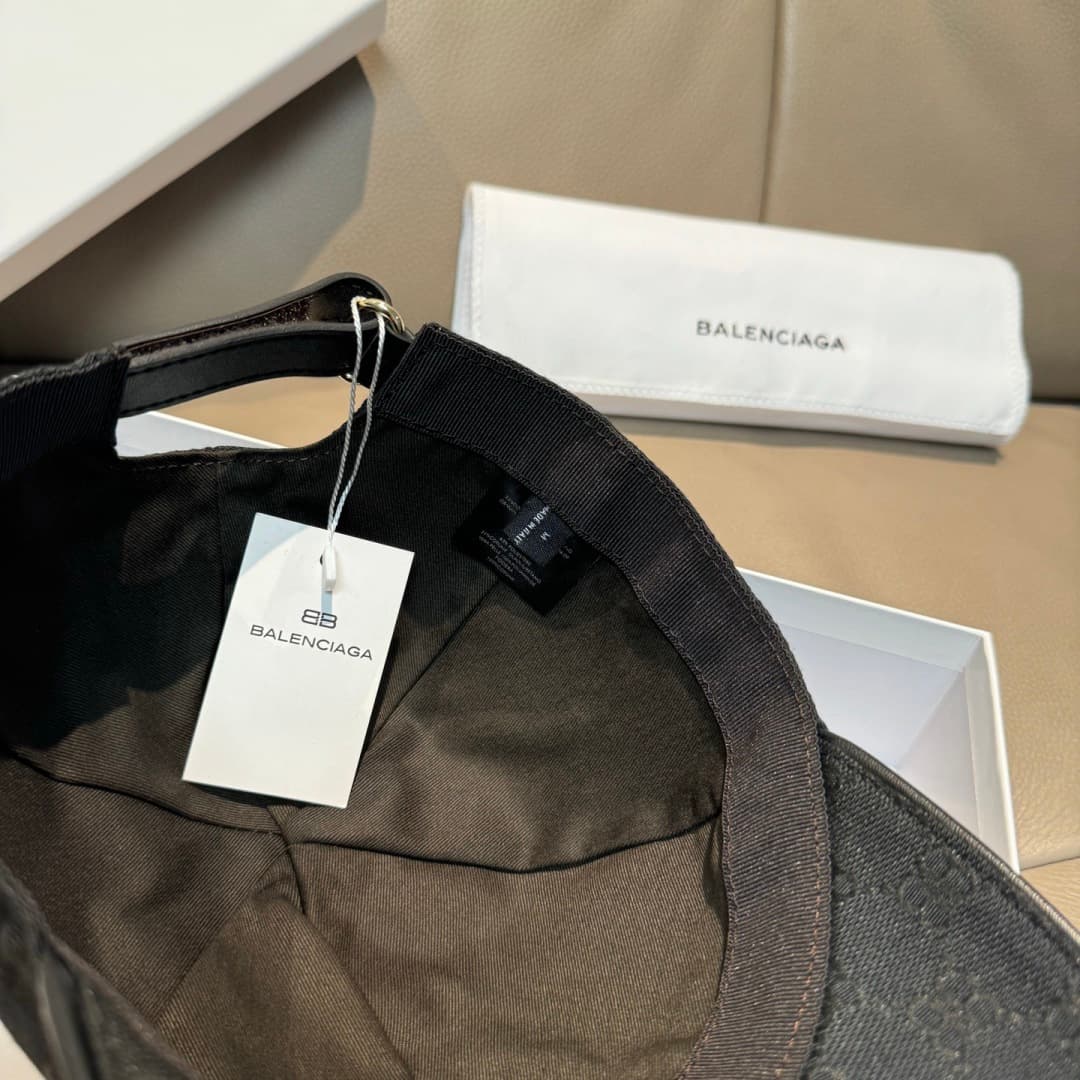 C29840 Bag-shaped hat, Balenciaga new model baseball cap. Custom-made by 1:1. Original canvas material + top-grade cowhide, with pure cotton lining. Lightweight and breathable, simple and elegant! Basic head circumference: 56. Adjustable clip, suitable fo — image 6