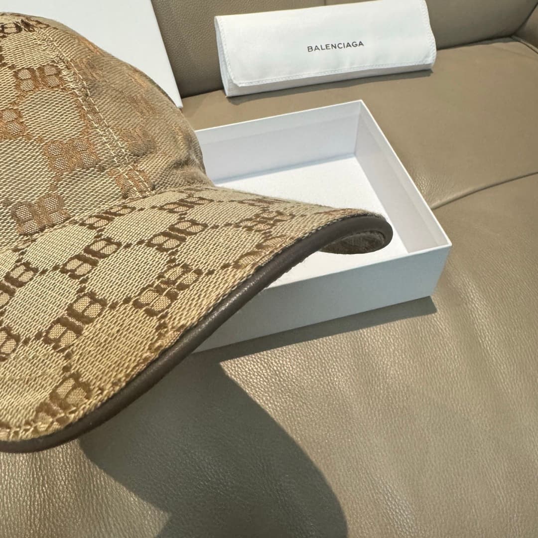 C29839 Bag-shaped cap, Balenciaga new model baseball cap. Custom-made by 1:1. Original canvas material + top-grade cowhide, with pure cotton lining. Lightweight and breathable, simple and elegant! Basic head circumference: 56. Adjustable clip, suitable fo — image 4