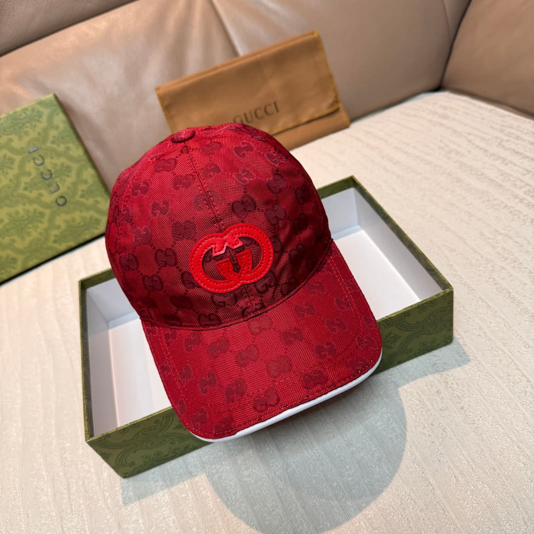 C29823 Gucci 2025 Early Autumn Collection presents a variety of energetic accessories. This baseball cap is crafted with precision using GG nylon, adorned with interlocking G embroidery patches, bringing a unique and elegant touch. — image 3