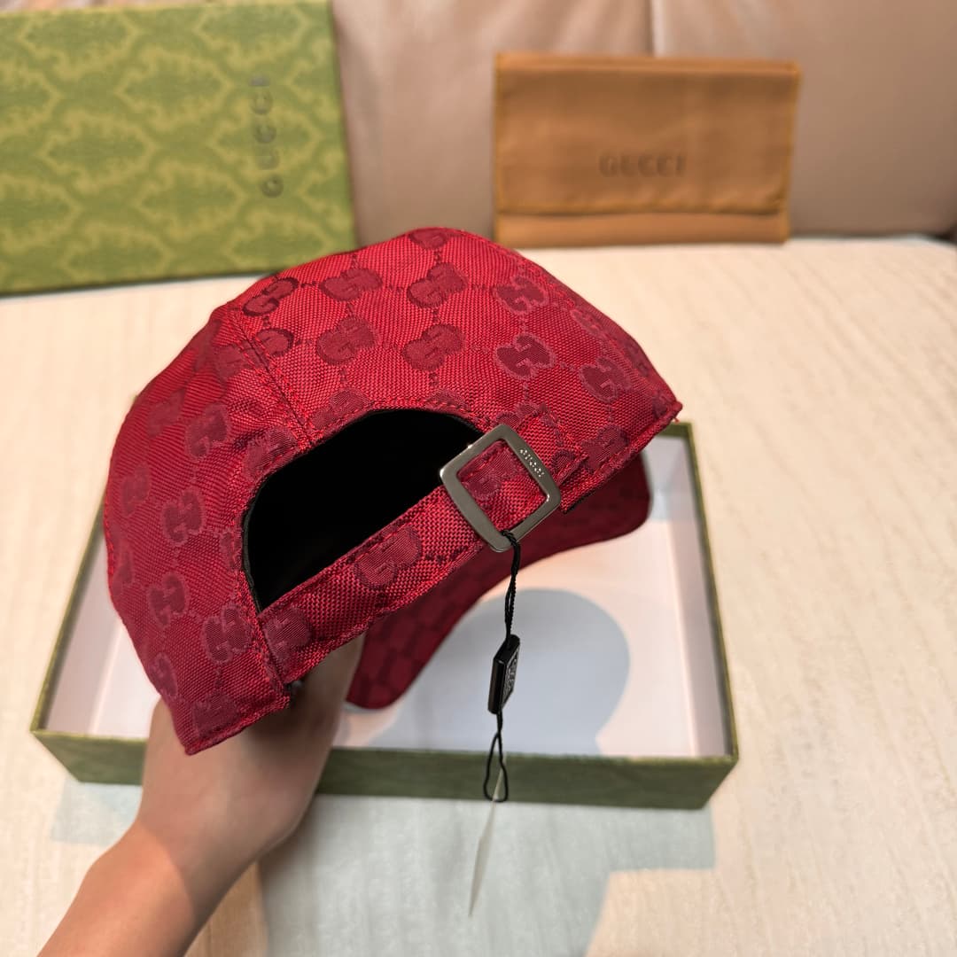 C29823 Gucci 2025 Early Autumn Collection presents a variety of energetic accessories. This baseball cap is crafted with precision using GG nylon, adorned with interlocking G embroidery patches, bringing a unique and elegant touch. — image 8