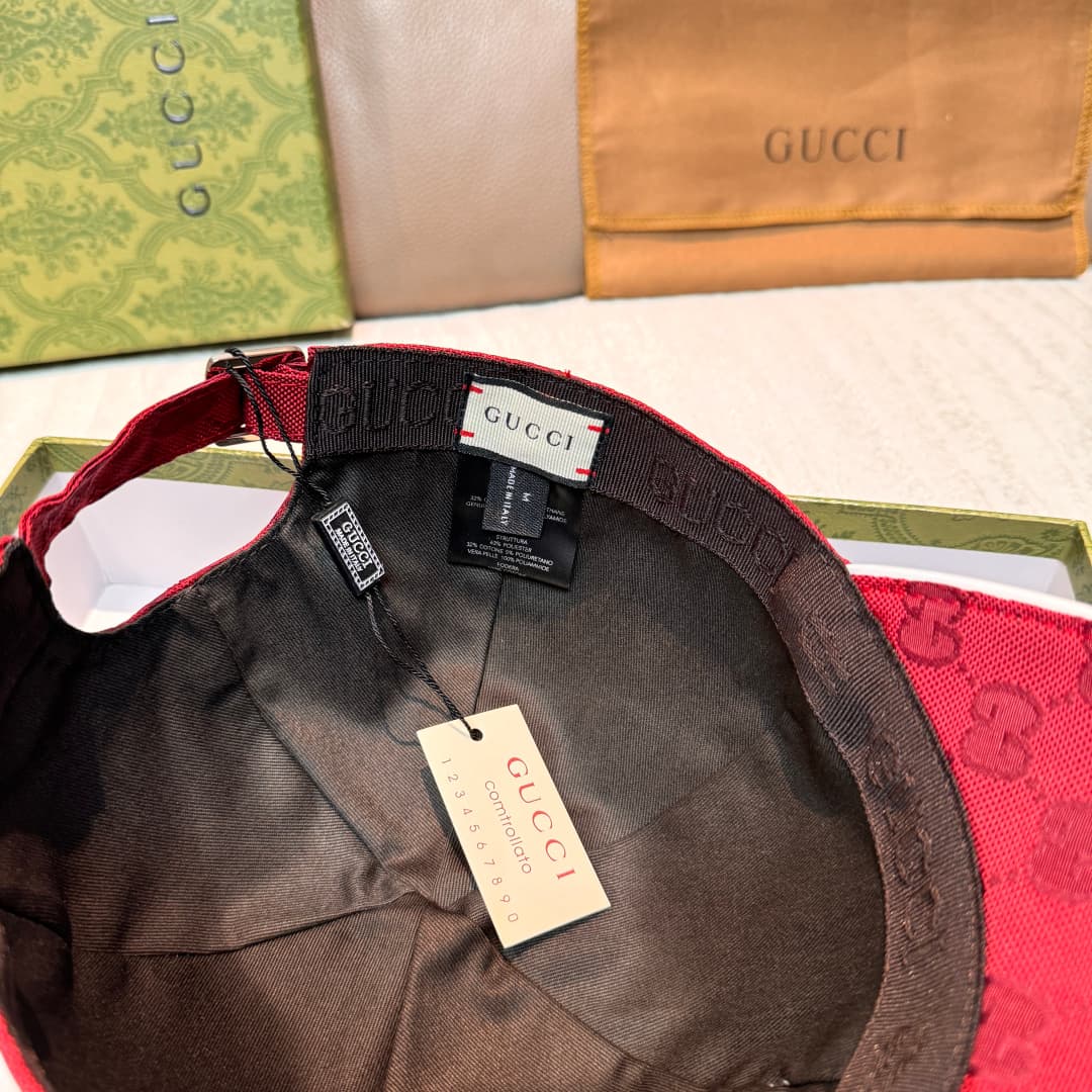 C29823 Gucci 2025 Early Autumn Collection presents a variety of energetic accessories. This baseball cap is crafted with precision using GG nylon, adorned with interlocking G embroidery patches, bringing a unique and elegant touch. — image 7