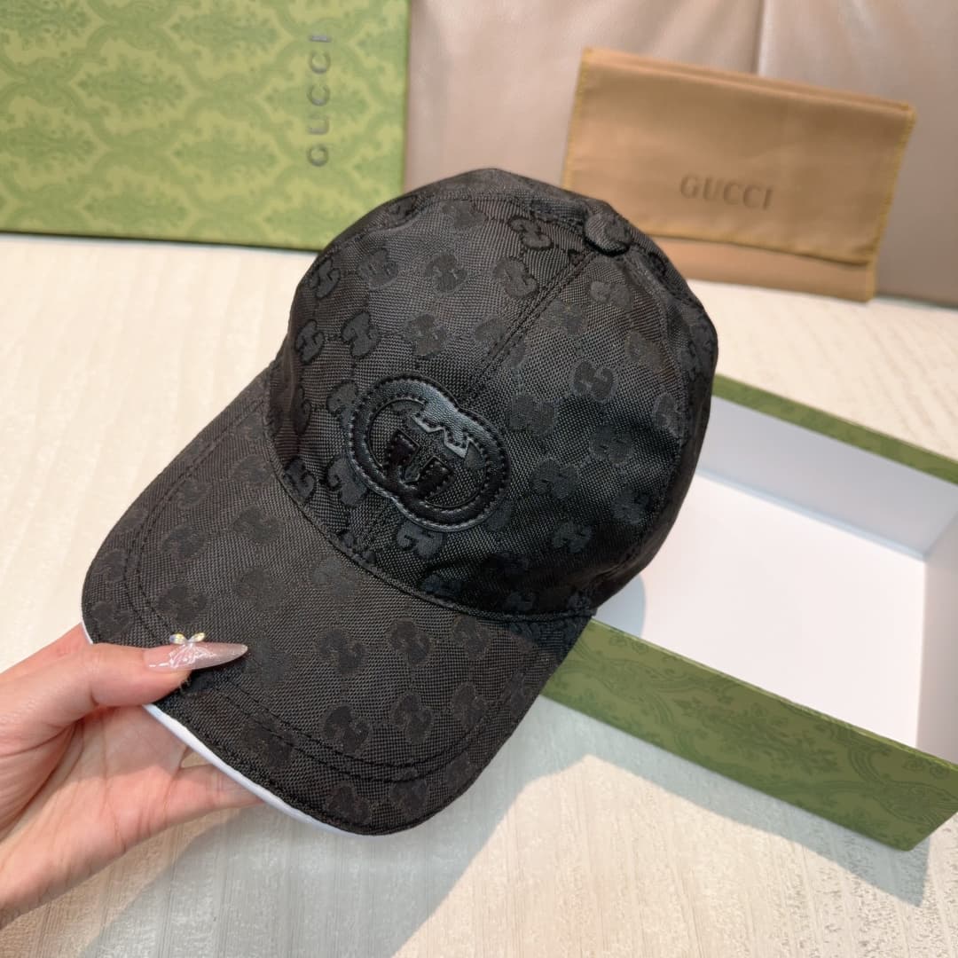 C29822 Gucci 2025 Early Autumn Collection presents a variety of energetic soft accessories. This baseball cap is crafted with precision using GG nylon, adorned with interlocking G embroidery patches, bringing a unique and distinctive touch. — image 4