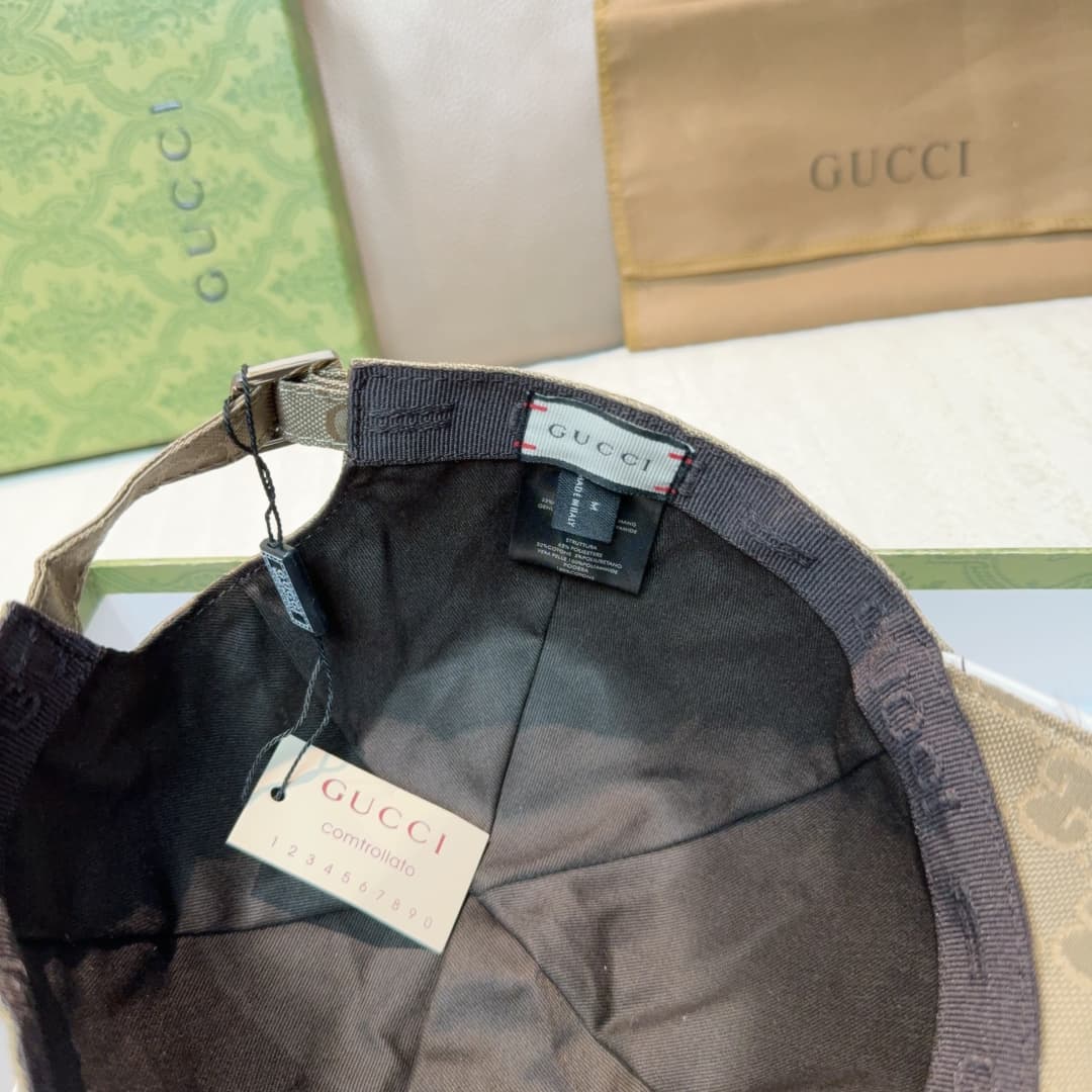 C29821 Gucci 2025 Early Autumn Collection presents a variety of energetic soft accessories. This baseball cap is crafted with meticulous attention to detail using GG nylon material, adorned with interlocking G embroidery patches, adding a unique and disti — image 7