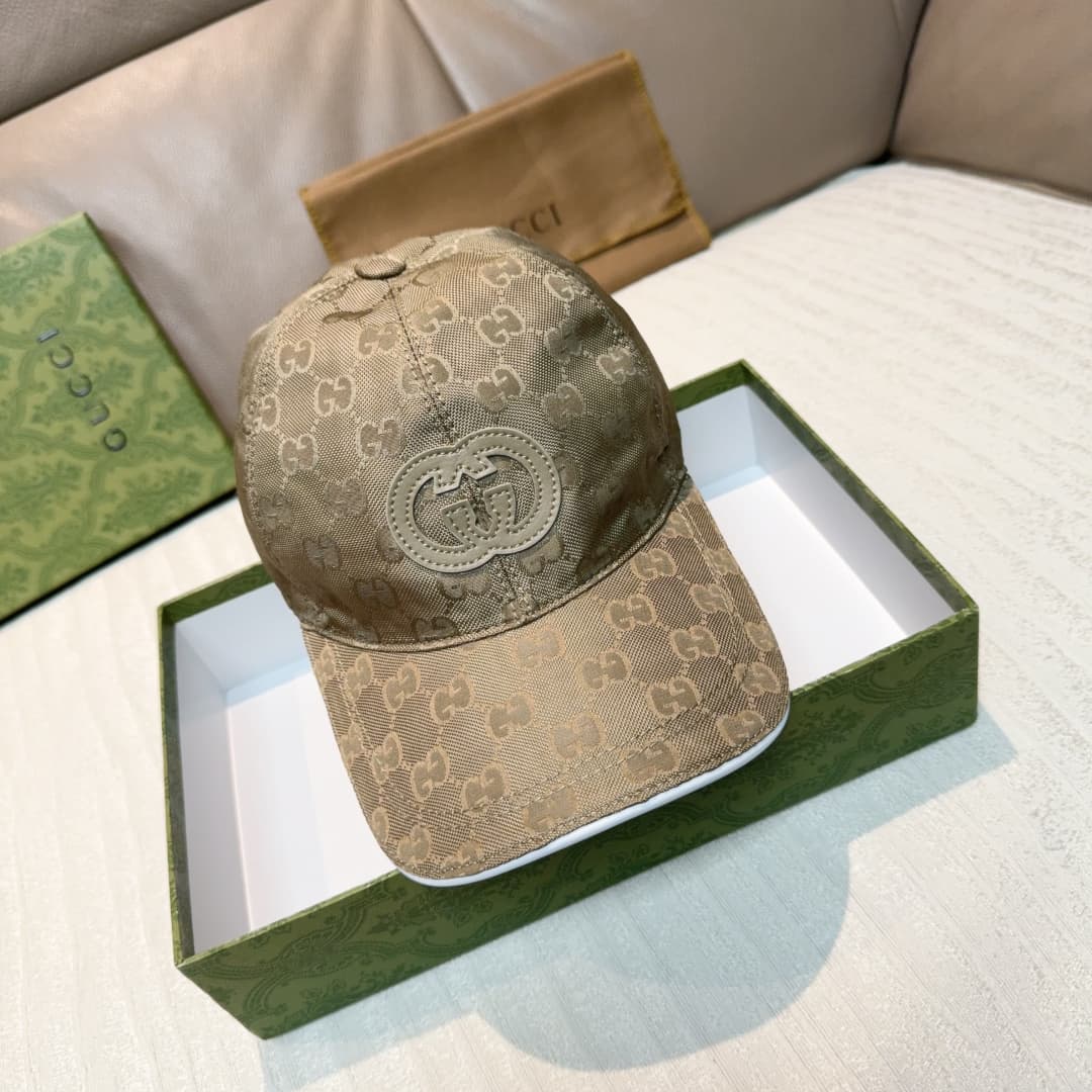 C29821 Gucci 2025 Early Autumn Collection presents a variety of energetic soft accessories. This baseball cap is crafted with meticulous attention to detail using GG nylon material, adorned with interlocking G embroidery patches, adding a unique and disti — image 3