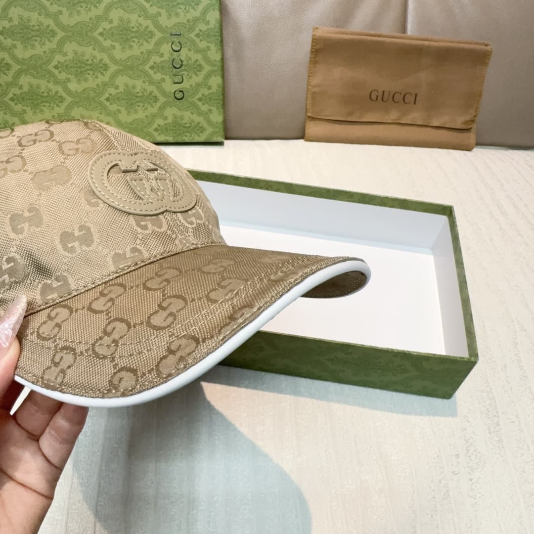 C29821 Gucci 2025 Early Autumn Collection presents a variety of energetic soft accessories. This baseball cap is crafted with meticulous attention to detail using GG nylon material, adorned with interlocking G embroidery patches, adding a unique and disti — image 6