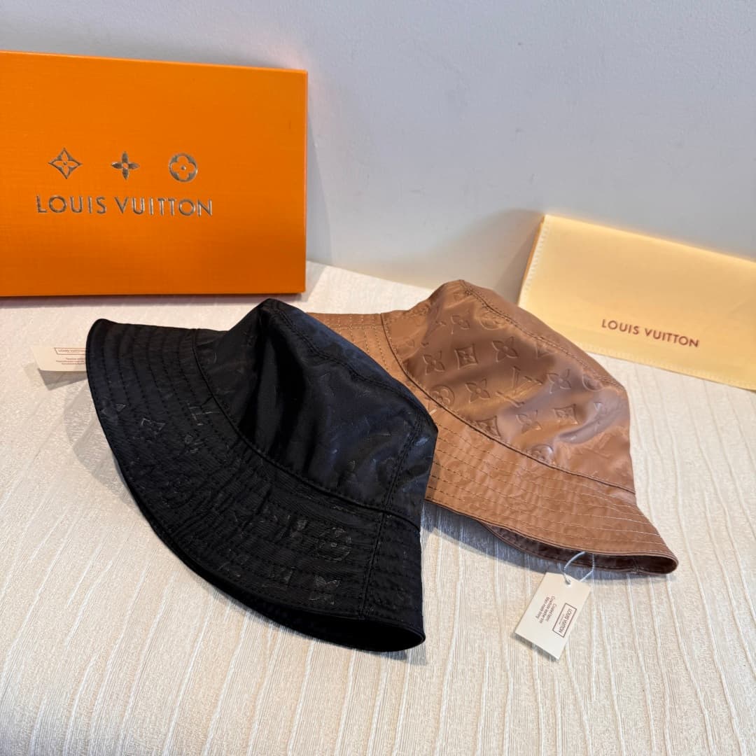 C29820 Packaged in a cloth bag. Lv classic model fisherman hat – top quality version. Customized by 1:1. Made from original satin print fabric + pure cotton lining, very lightweight and breathable! Exceptional quality. Basic head circumference: 57. Stylis — image 8