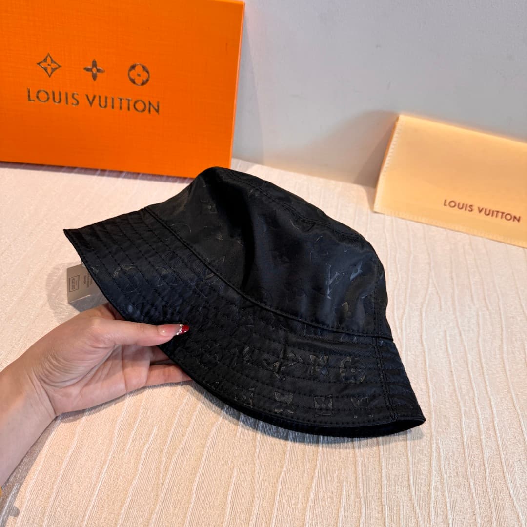 C29819 Packaged in a cloth bag. Lv classic model fisherman hat – top quality version. Customized by 1:1. Made from original satin weave fabric and pure cotton lining, providing breathability and lightness! The quality is excellent. Basic head circumferenc — image 8
