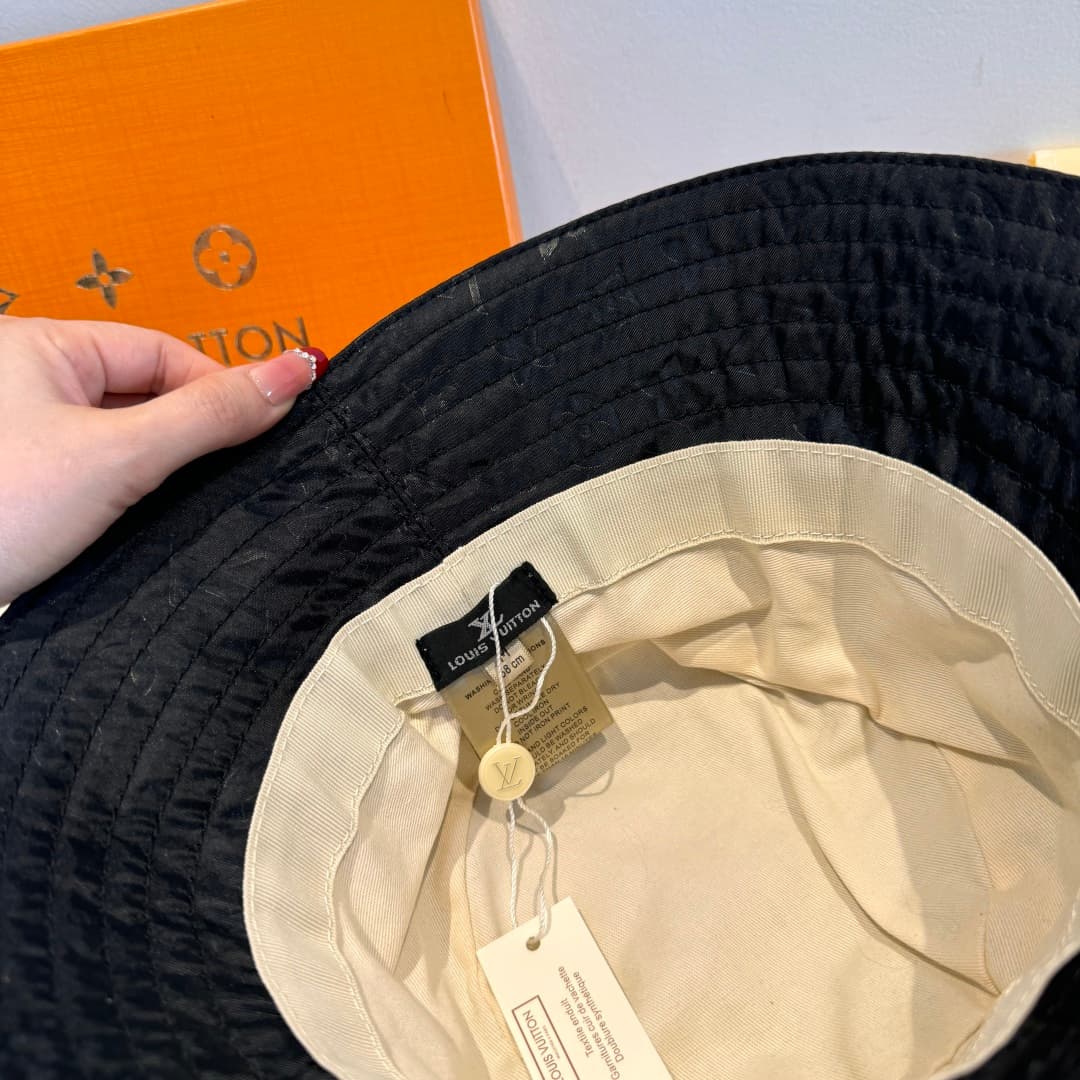 C29819 Packaged in a cloth bag. Lv classic model fisherman hat – top quality version. Customized by 1:1. Made from original satin weave fabric and pure cotton lining, providing breathability and lightness! The quality is excellent. Basic head circumferenc — image 7