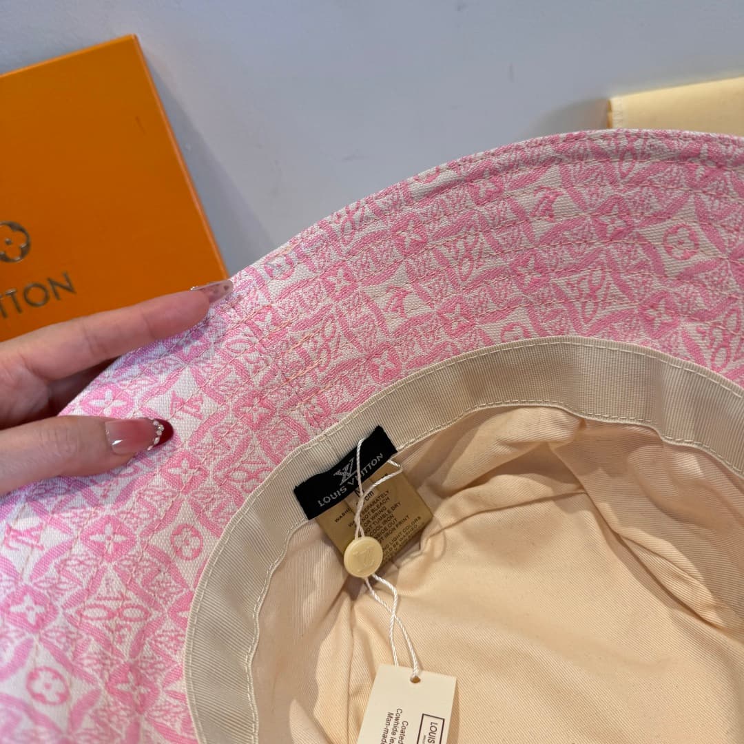 C29818 Packaged in a cloth bag. Lv classic model fisherman hat – top-tier version. Customized according to the mold 1:1. Made from original denim print fabric and pure cotton lining; lightweight and breathable! Excellent quality. Standard head circumferen — image 7