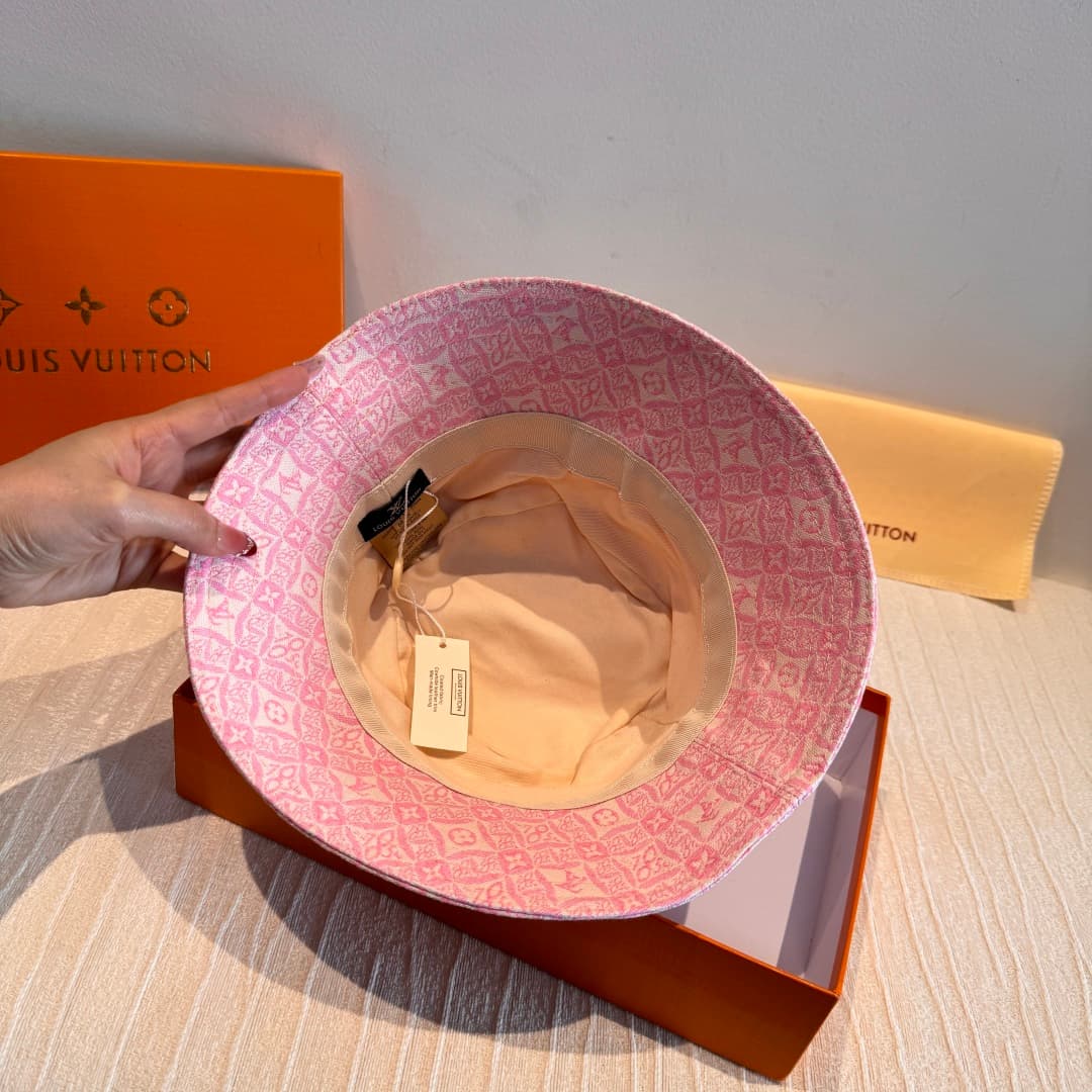 C29818 Packaged in a cloth bag. Lv classic model fisherman hat – top-tier version. Customized according to the mold 1:1. Made from original denim print fabric and pure cotton lining; lightweight and breathable! Excellent quality. Standard head circumferen — image 6