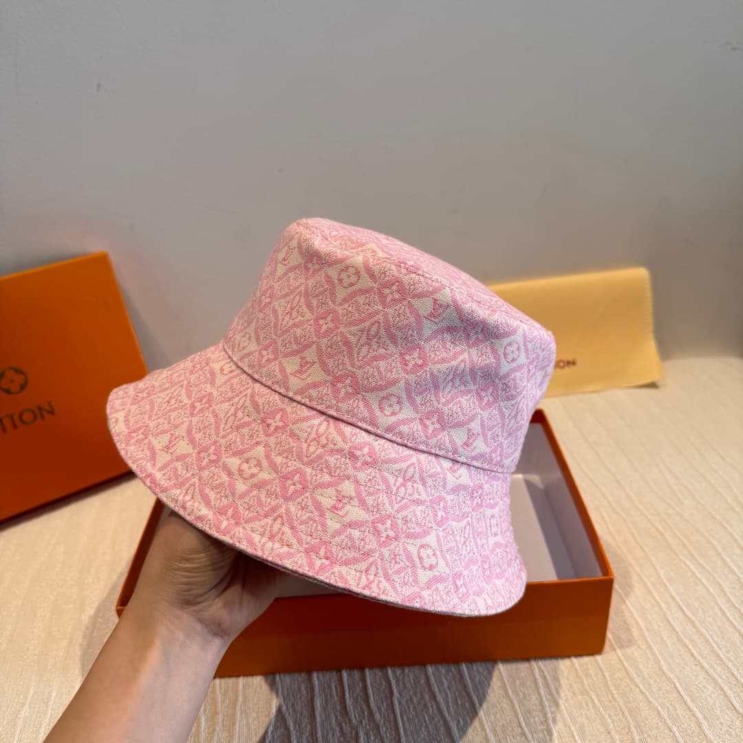 C29818 Packaged in a cloth bag. Lv classic model fisherman hat – top-tier version. Customized according to the mold 1:1. Made from original denim print fabric and pure cotton lining; lightweight and breathable! Excellent quality. Standard head circumferen — image 3