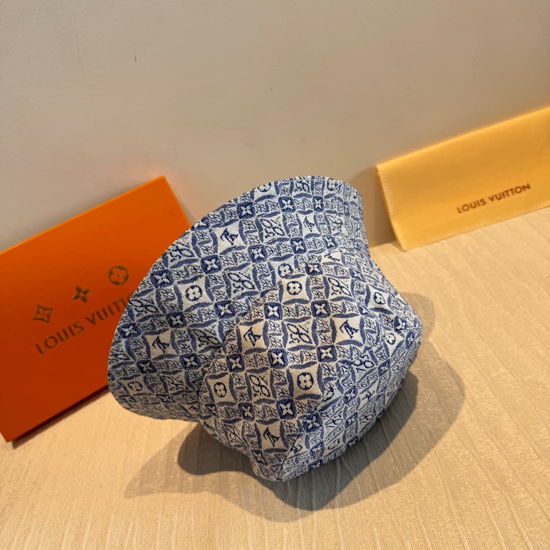 C29817 Wrapped in a packaging bag, Lv classic original fisherman hat. Top-quality version. Customized by 1:1. Made from original denim weave fabric plus pure cotton lining, very light and breathable! Exceptional quality. Basic head circumference: 57. Styl — image 6
