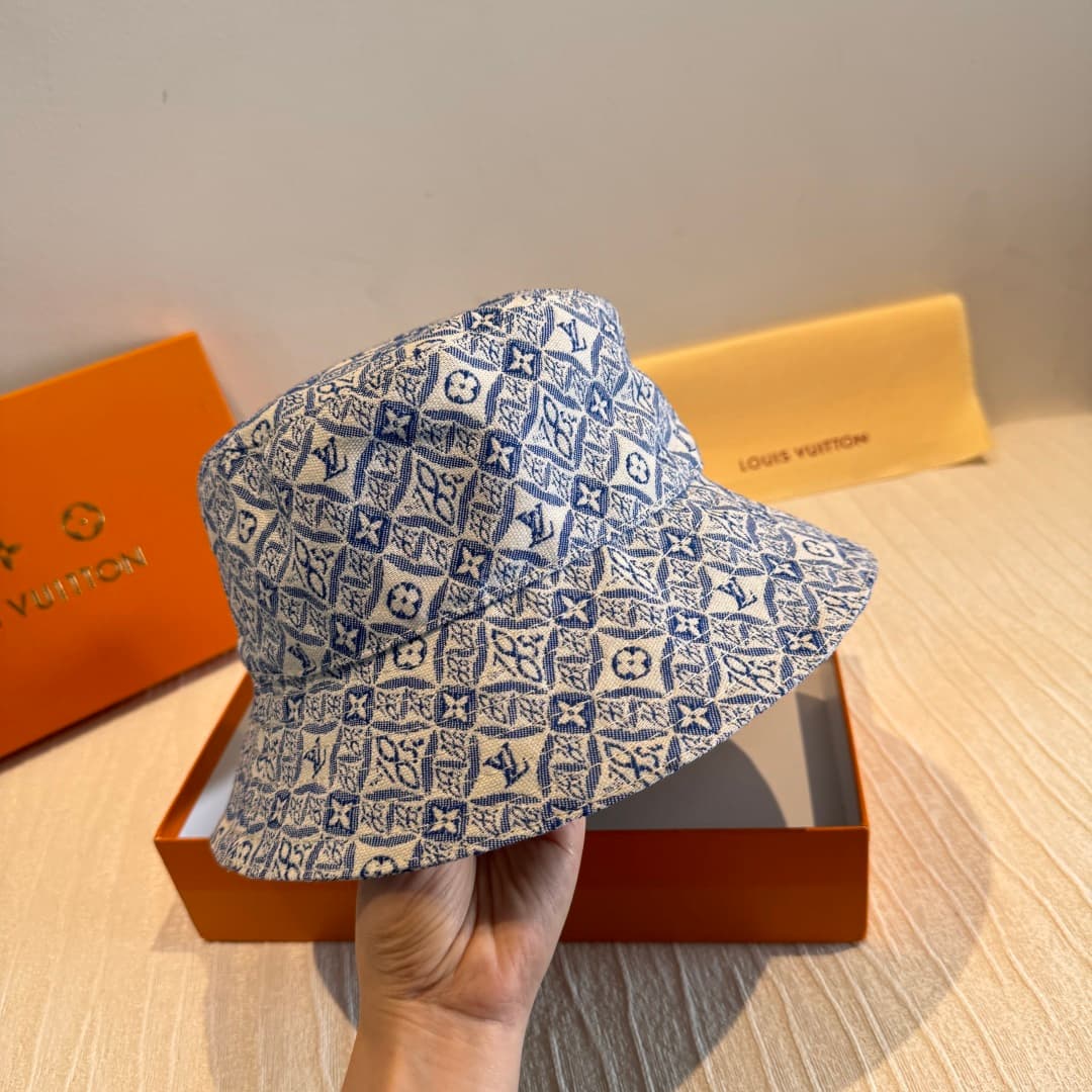 C29817 Wrapped in a packaging bag, Lv classic original fisherman hat. Top-quality version. Customized by 1:1. Made from original denim weave fabric plus pure cotton lining, very light and breathable! Exceptional quality. Basic head circumference: 57. Styl — image 4