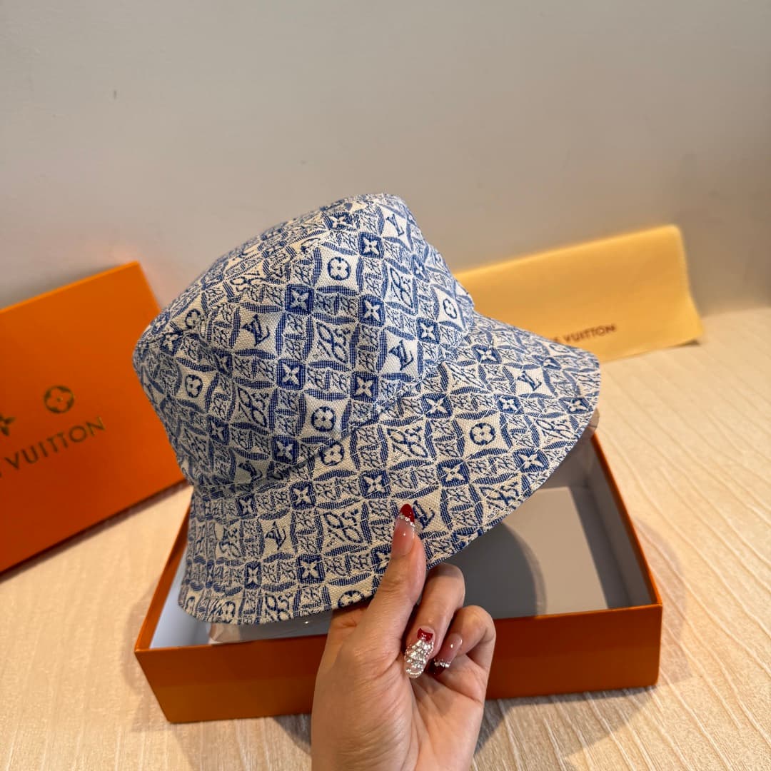 C29817 Wrapped in a packaging bag, Lv classic original fisherman hat. Top-quality version. Customized by 1:1. Made from original denim weave fabric plus pure cotton lining, very light and breathable! Exceptional quality. Basic head circumference: 57. Styl — image 2