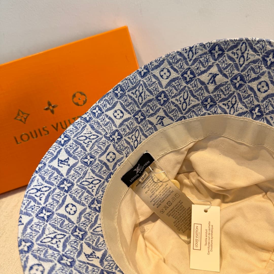 C29817 Wrapped in a packaging bag, Lv classic original fisherman hat. Top-quality version. Customized by 1:1. Made from original denim weave fabric plus pure cotton lining, very light and breathable! Exceptional quality. Basic head circumference: 57. Styl — image 8