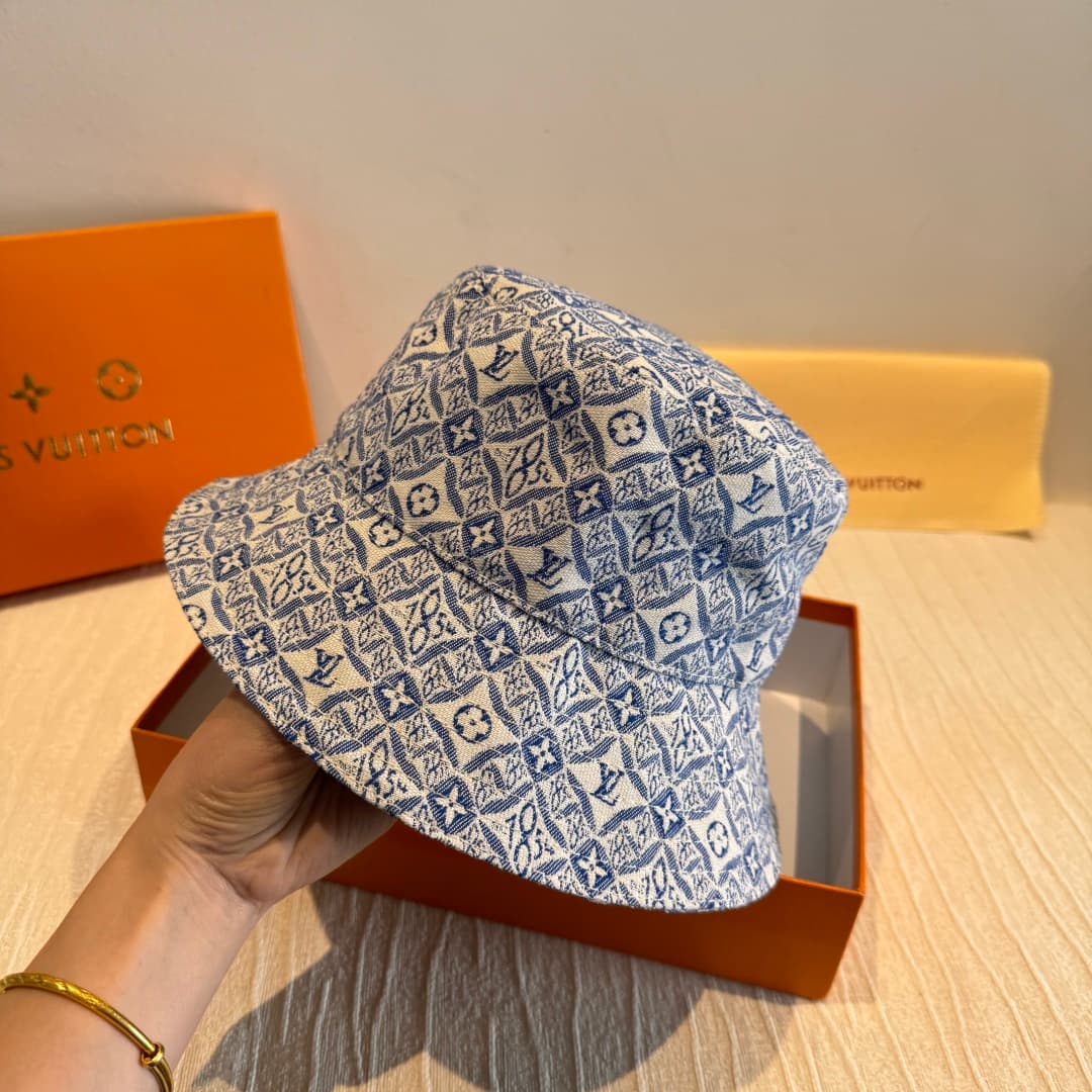 C29817 Wrapped in a packaging bag, Lv classic original fisherman hat. Top-quality version. Customized by 1:1. Made from original denim weave fabric plus pure cotton lining, very light and breathable! Exceptional quality. Basic head circumference: 57. Styl — image 3