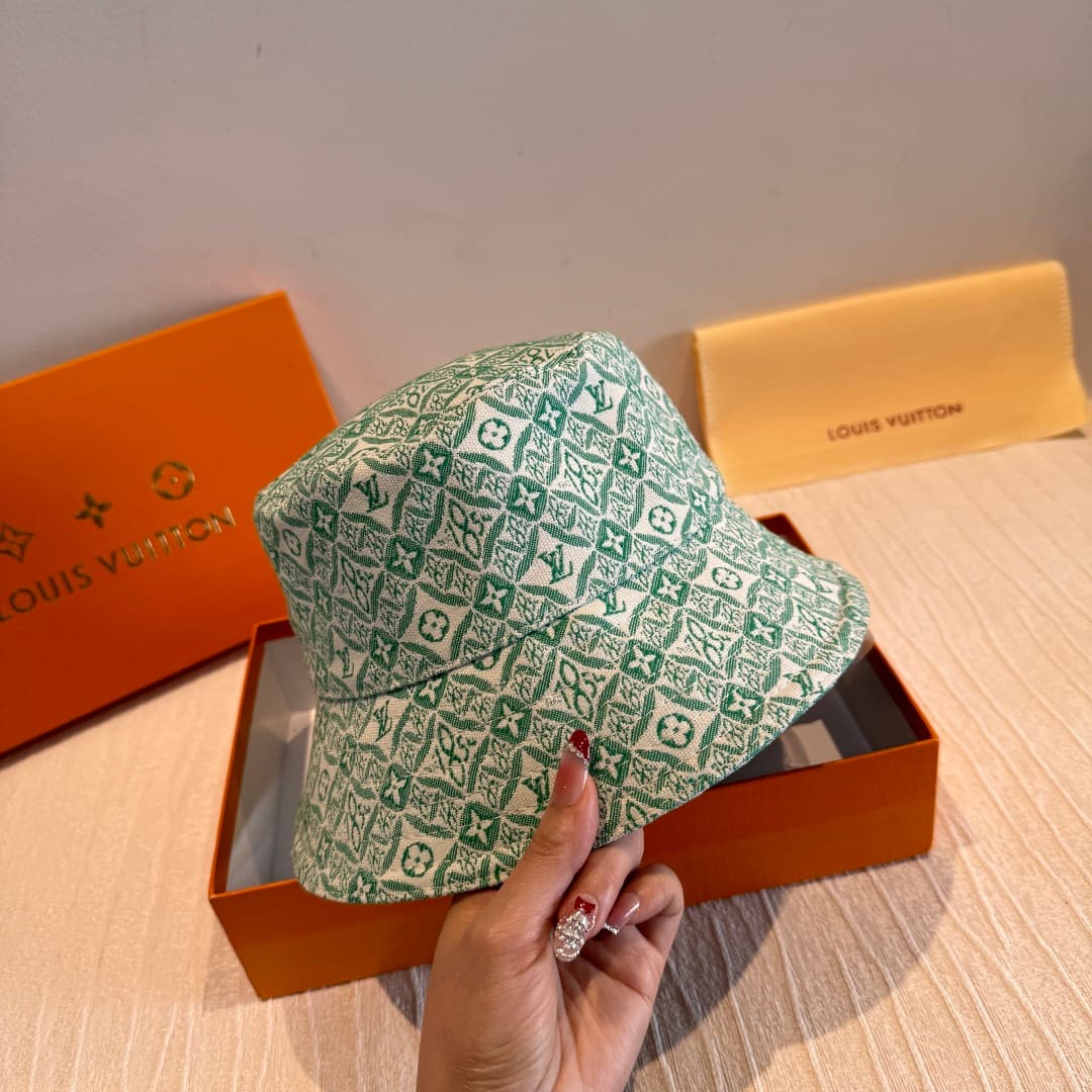 C29816 Packaged in a cloth bag. Lv classic model fisherman hat – top quality version. Customized by 1:1. Made from original denim print fabric and pure cotton lining, making it lightweight and breathable! The quality is excellent. With a basic head circum — image 2
