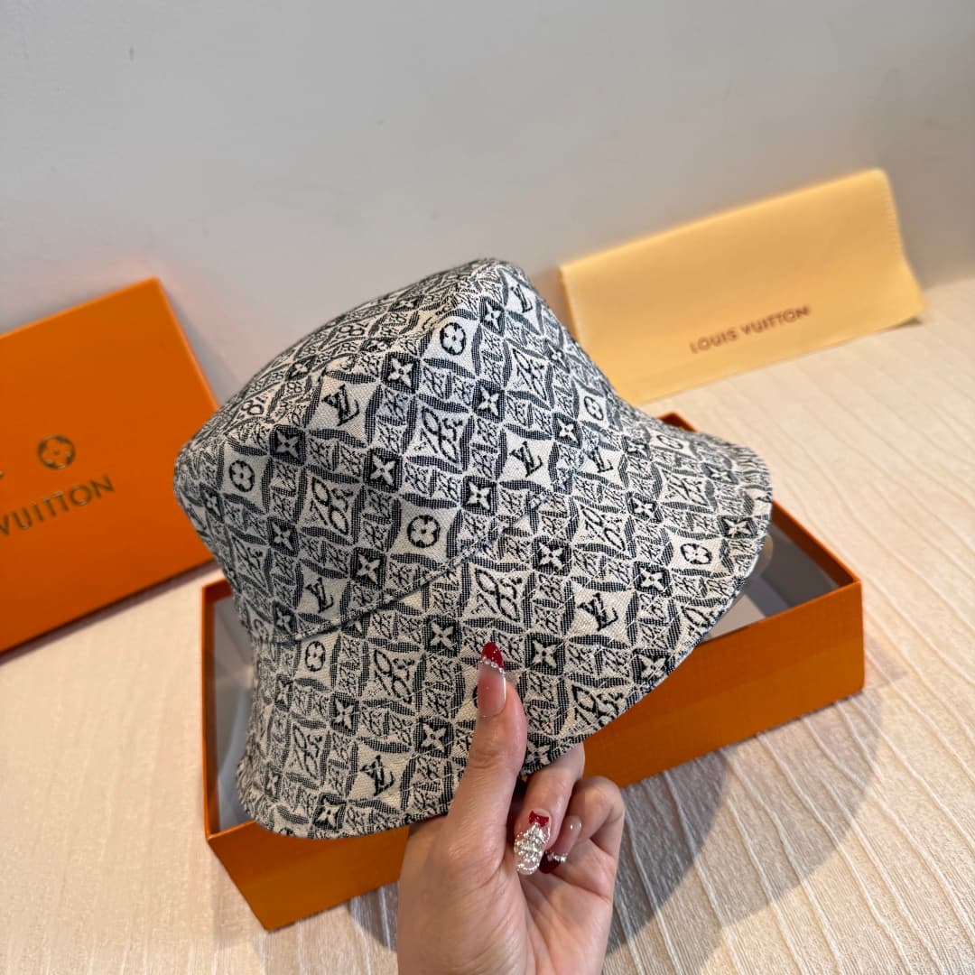 C29814 It comes with a packaging bag. It’s a classic Lv-style fisherman hat; the top version. Customized by 1:1. Made from original denim print fabric and pure cotton lining, making it lightweight and breathable! The quality is excellent. The head circumf — image 2