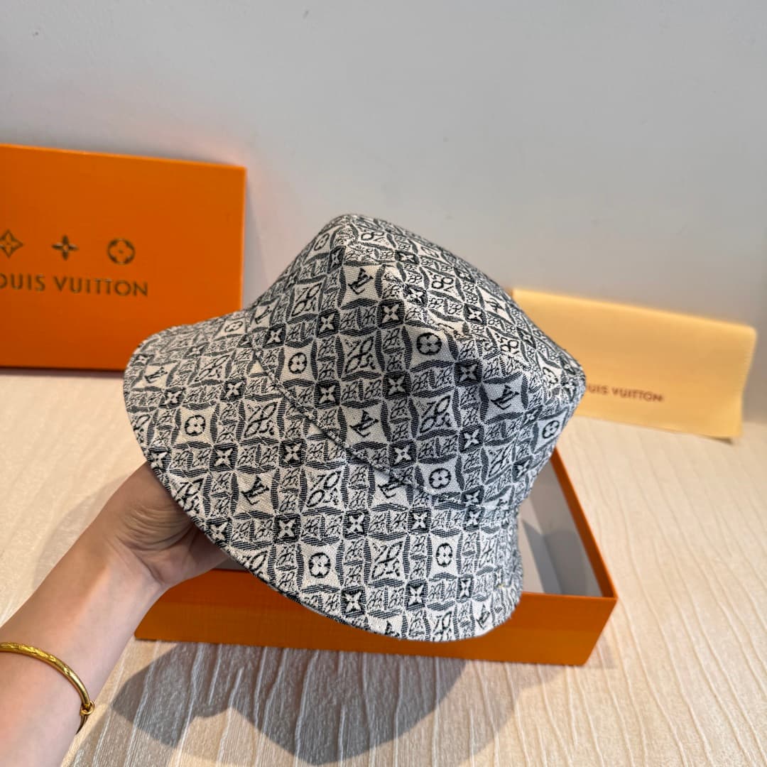 C29814 It comes with a packaging bag. It’s a classic Lv-style fisherman hat; the top version. Customized by 1:1. Made from original denim print fabric and pure cotton lining, making it lightweight and breathable! The quality is excellent. The head circumf — image 3